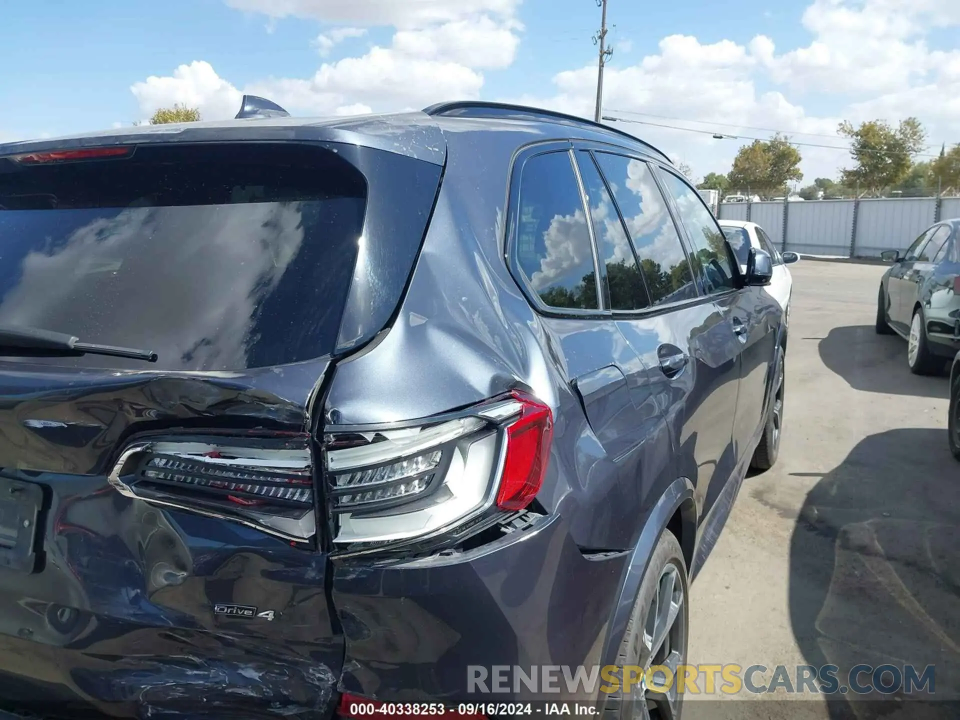 18 Photograph of a damaged car 5UXCR4C07LLT18687 BMW X5 2020