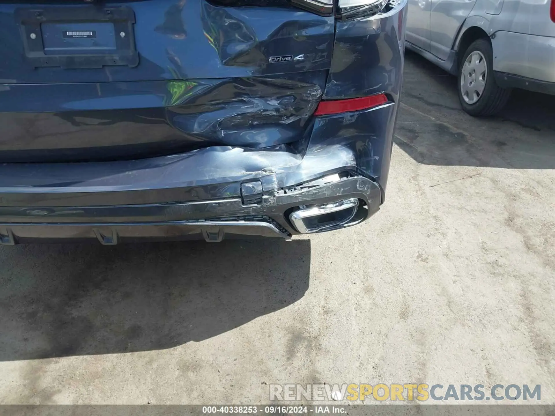 19 Photograph of a damaged car 5UXCR4C07LLT18687 BMW X5 2020