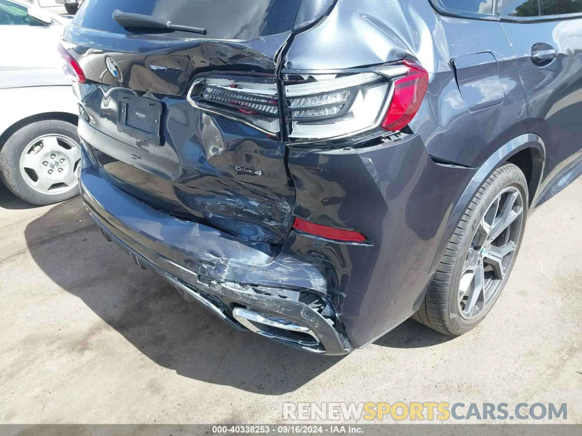 6 Photograph of a damaged car 5UXCR4C07LLT18687 BMW X5 2020