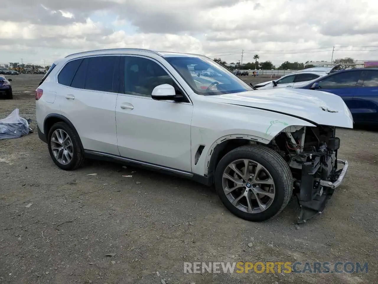 4 Photograph of a damaged car 5UXCR4C07LLT18754 BMW X5 2020