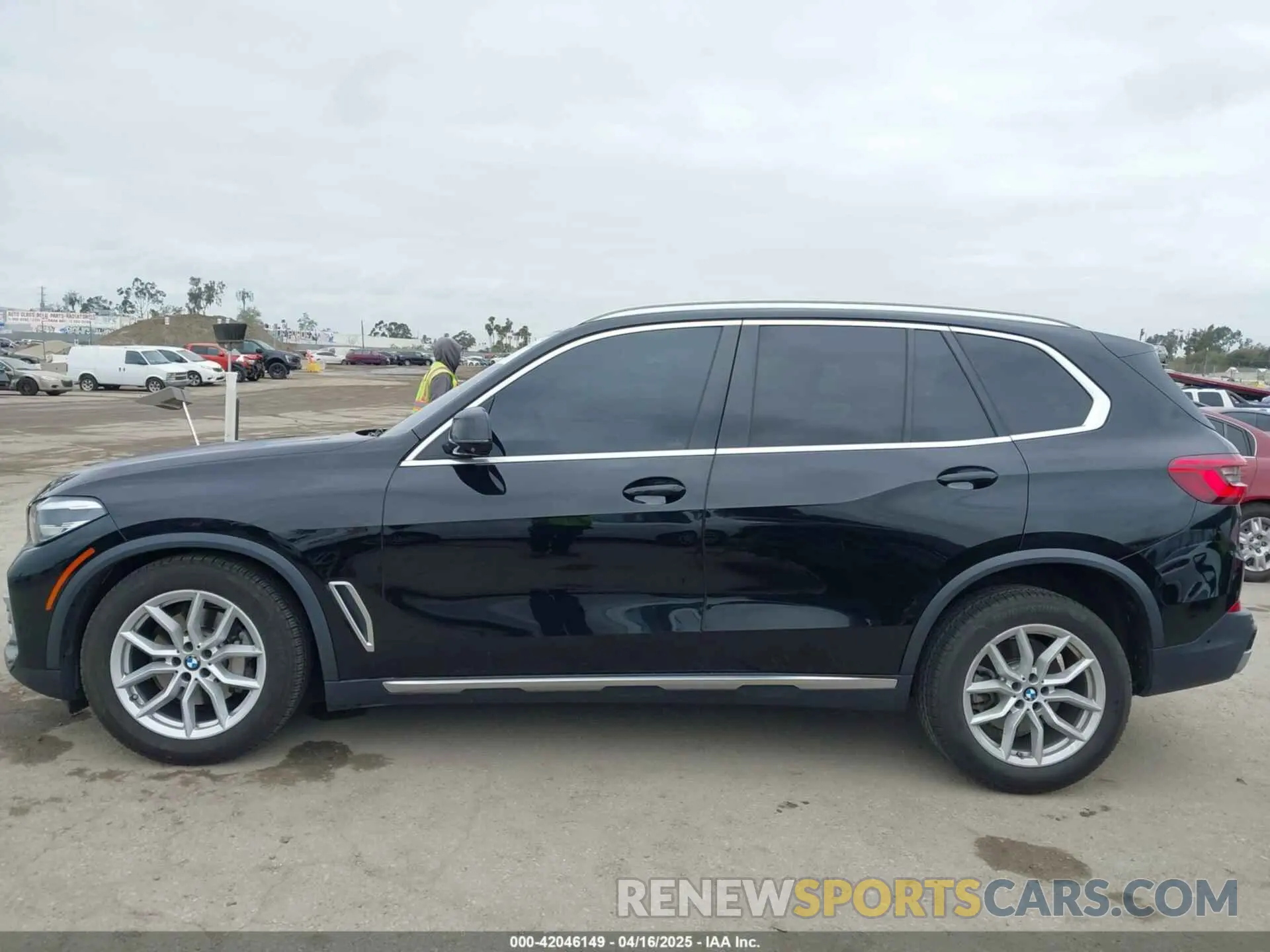 14 Photograph of a damaged car 5UXCR4C09L9C03315 BMW X5 2020