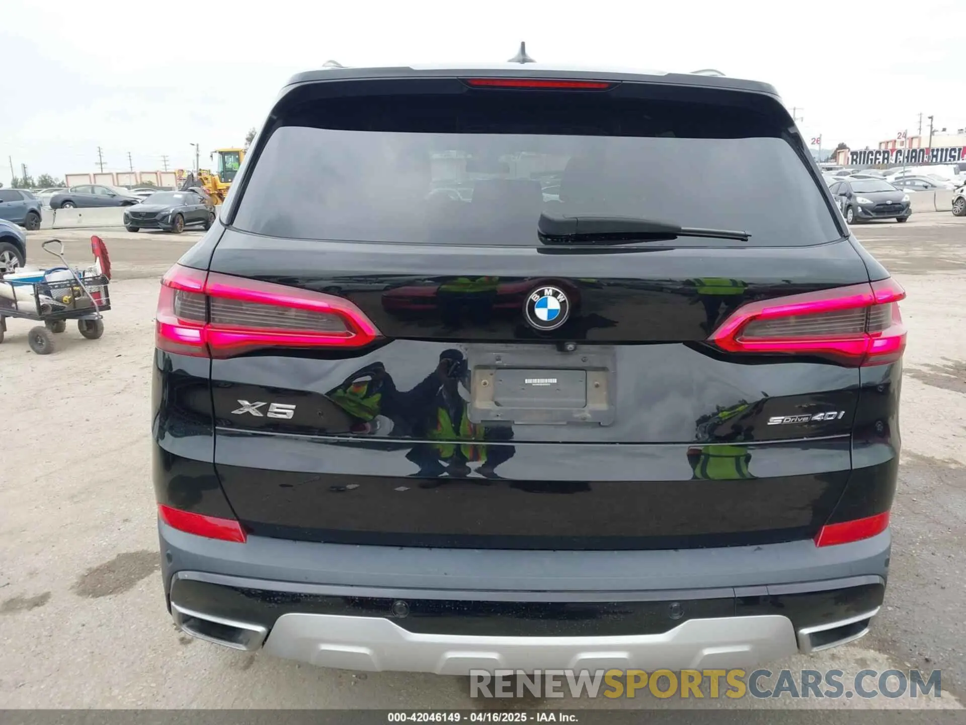 16 Photograph of a damaged car 5UXCR4C09L9C03315 BMW X5 2020