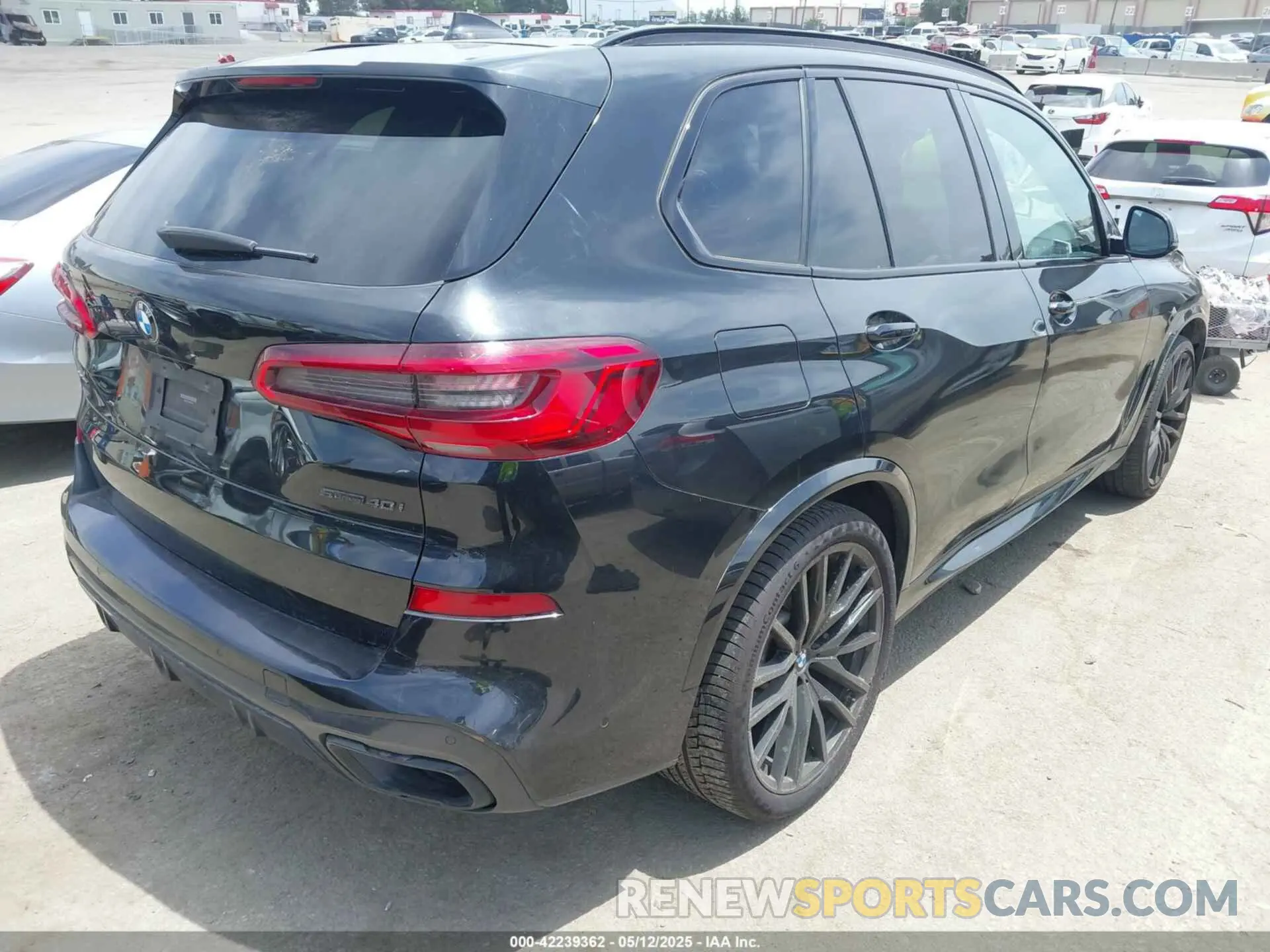 4 Photograph of a damaged car 5UXCR4C0XLLW64443 BMW X5 2020