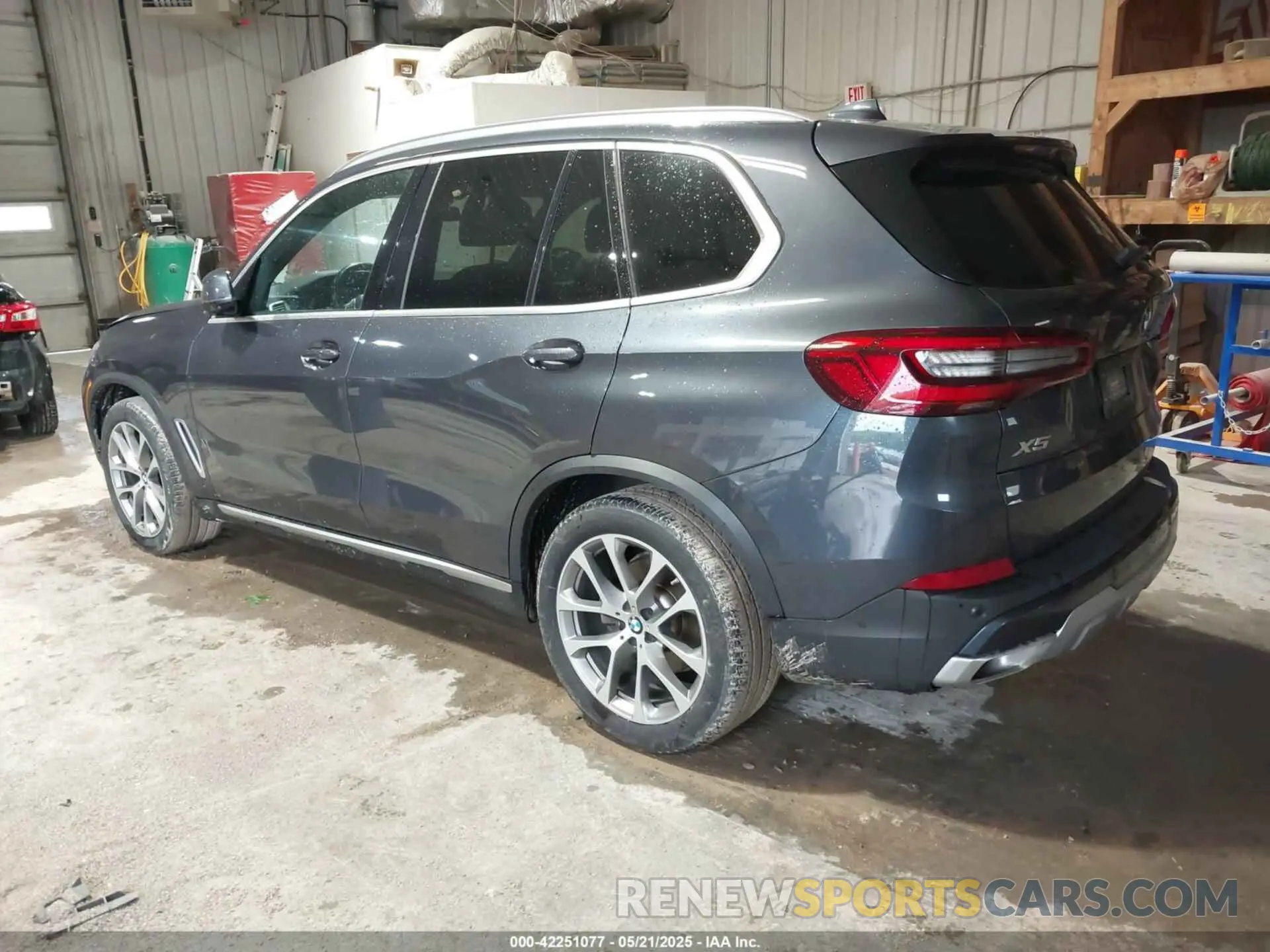 3 Photograph of a damaged car 5UXCR6C05L9B87142 BMW X5 2020