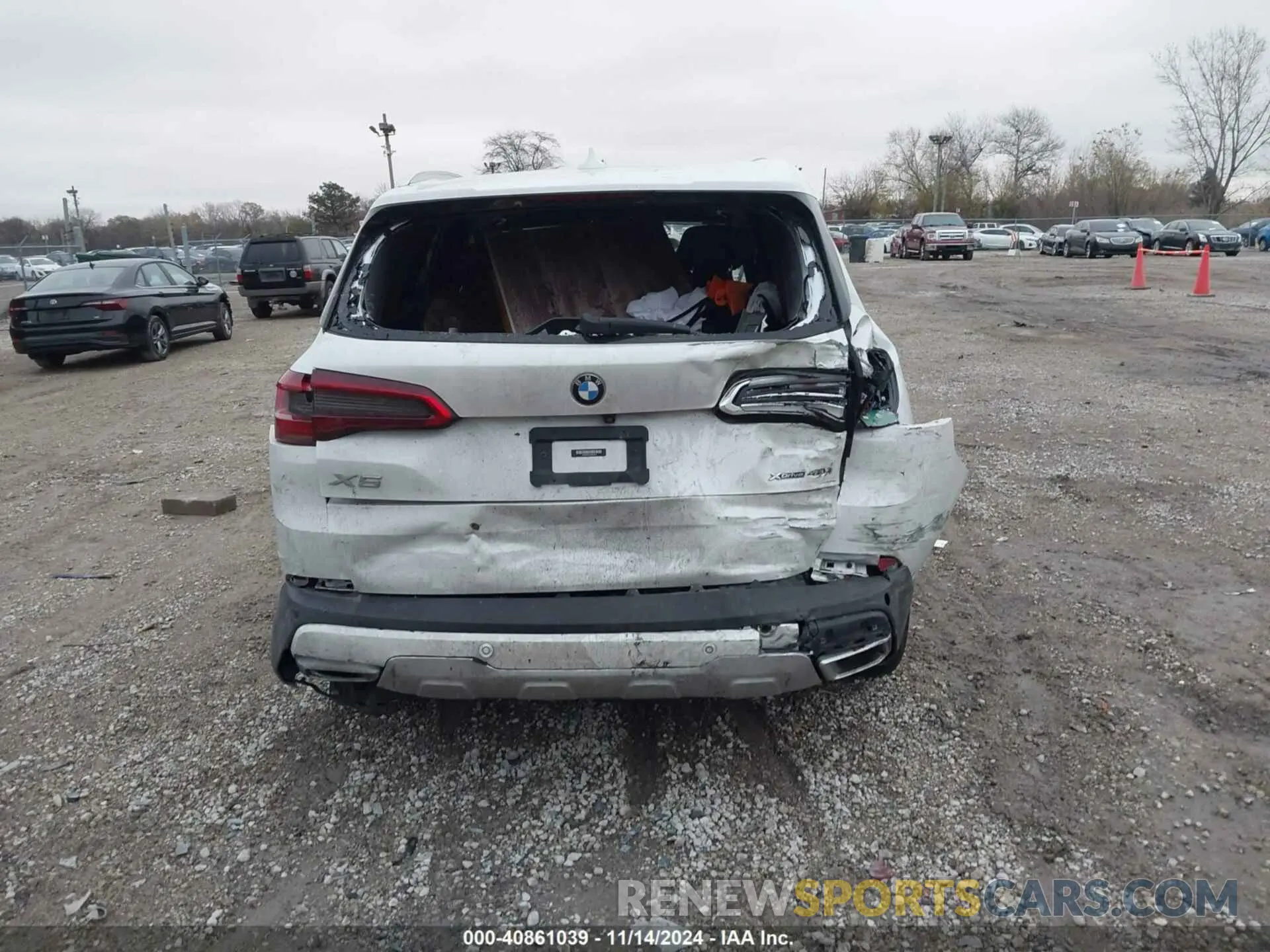 16 Photograph of a damaged car 5UXCR6C07L9B02379 BMW X5 2020