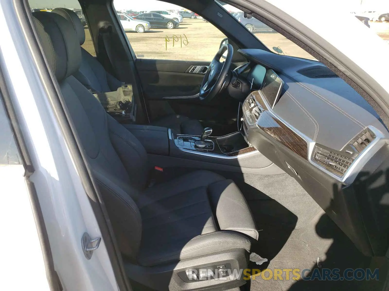 5 Photograph of a damaged car 5UXCR6C08L9B81707 BMW X5 2020