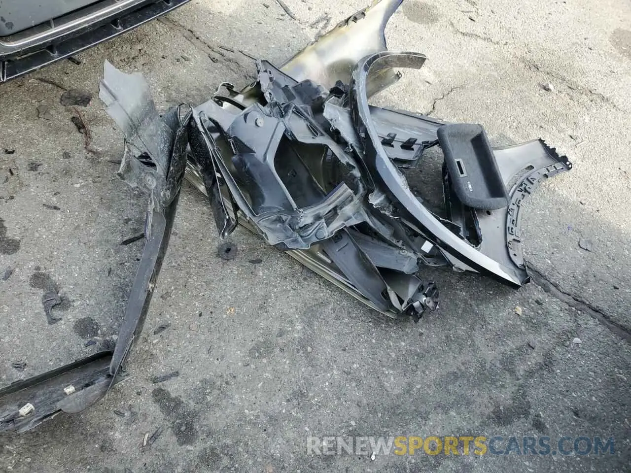 13 Photograph of a damaged car 5YMJU0C00L9C64091 BMW X5 2020