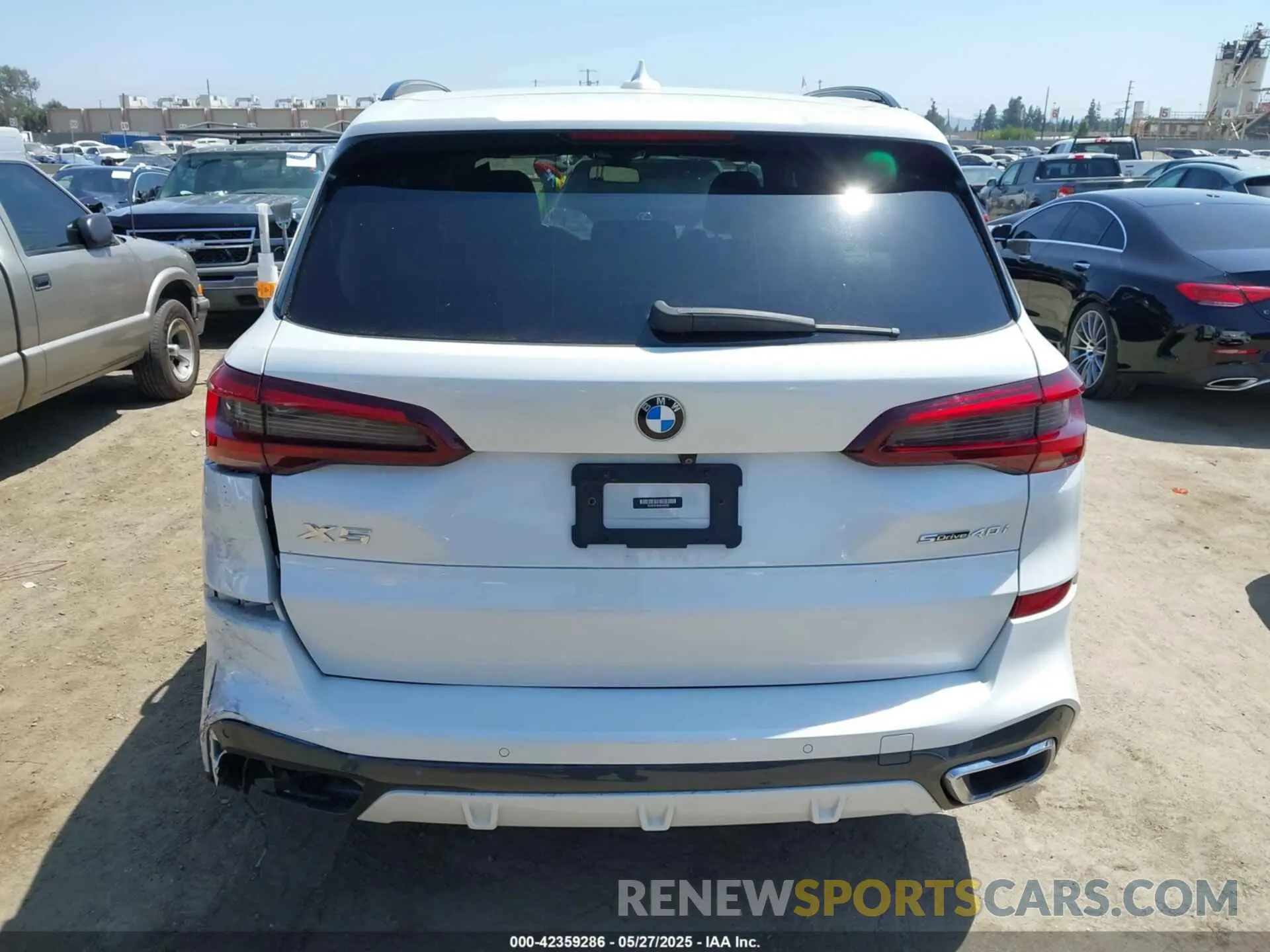 17 Photograph of a damaged car 5UXCR4C00M9D80336 BMW X5 2021