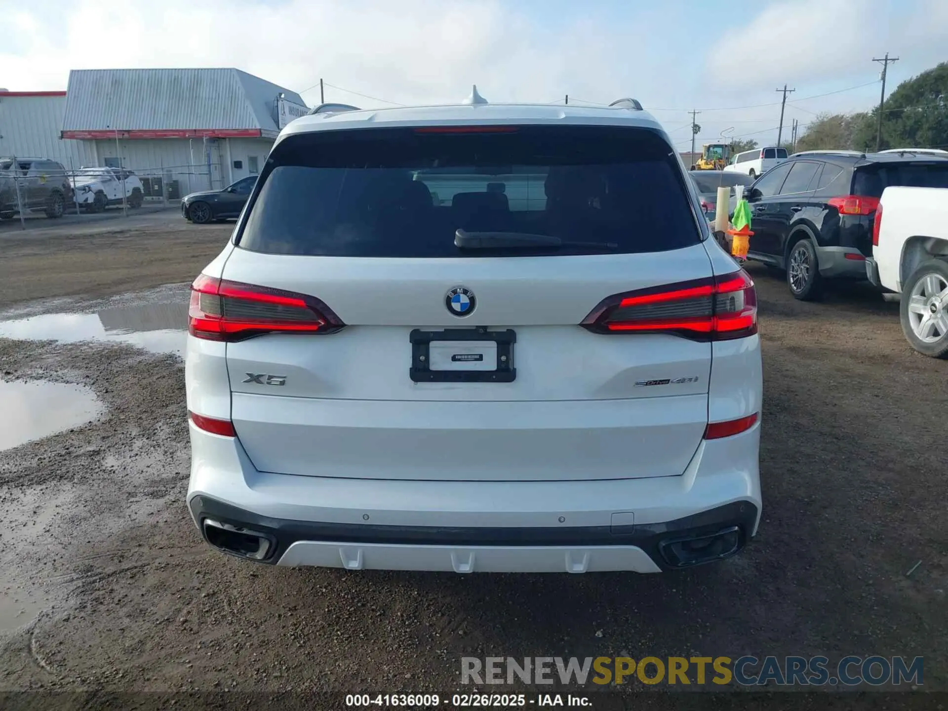 16 Photograph of a damaged car 5UXCR4C00M9D80482 BMW X5 2021