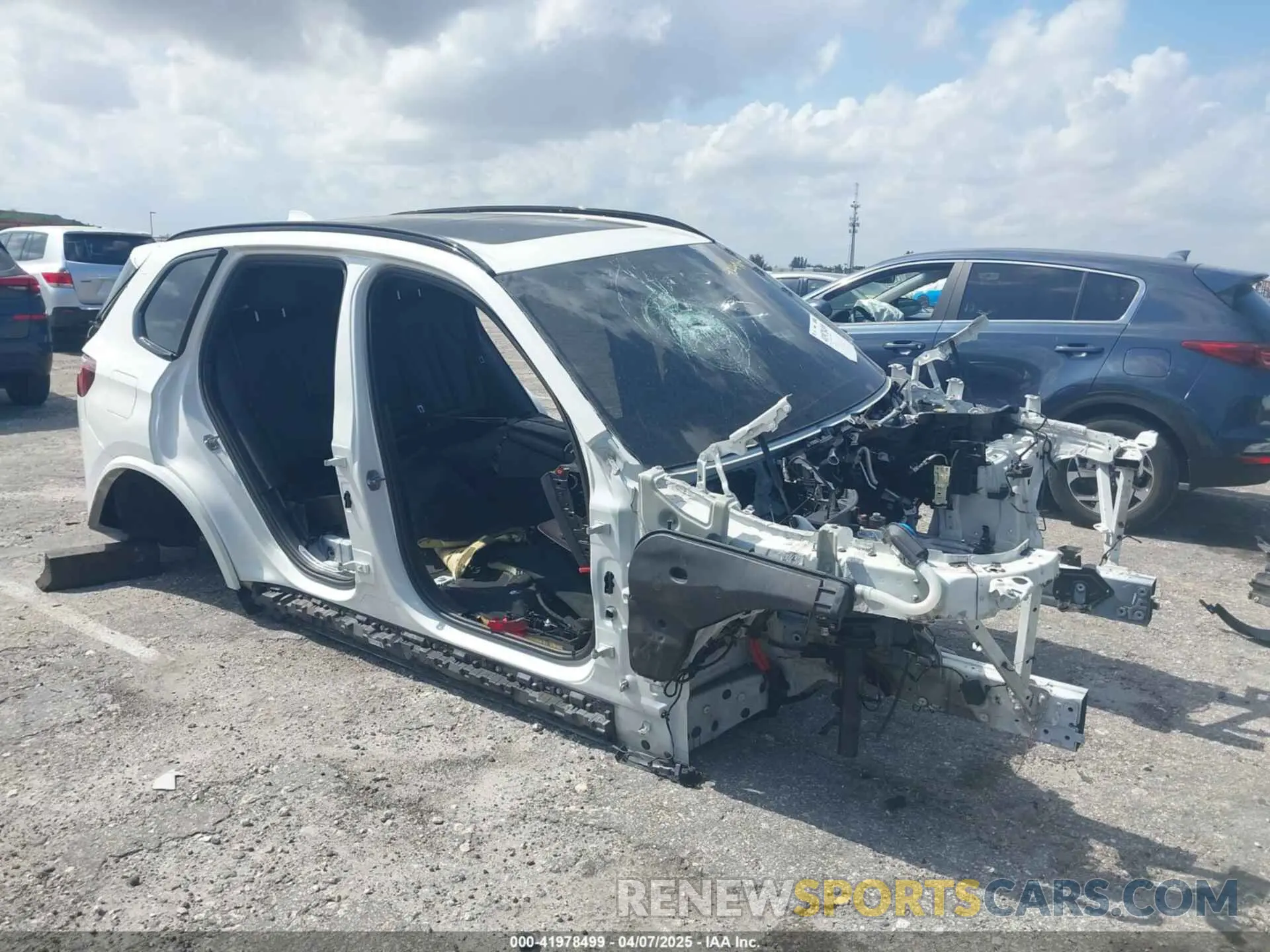 1 Photograph of a damaged car 5UXCR4C01M9D77686 BMW X5 2021