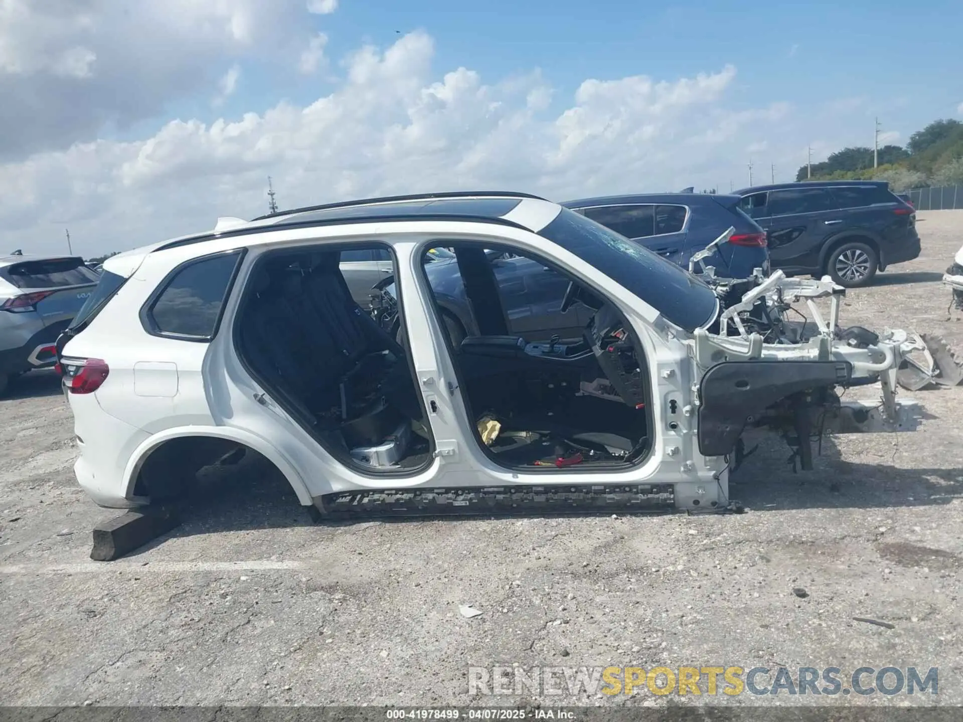 12 Photograph of a damaged car 5UXCR4C01M9D77686 BMW X5 2021