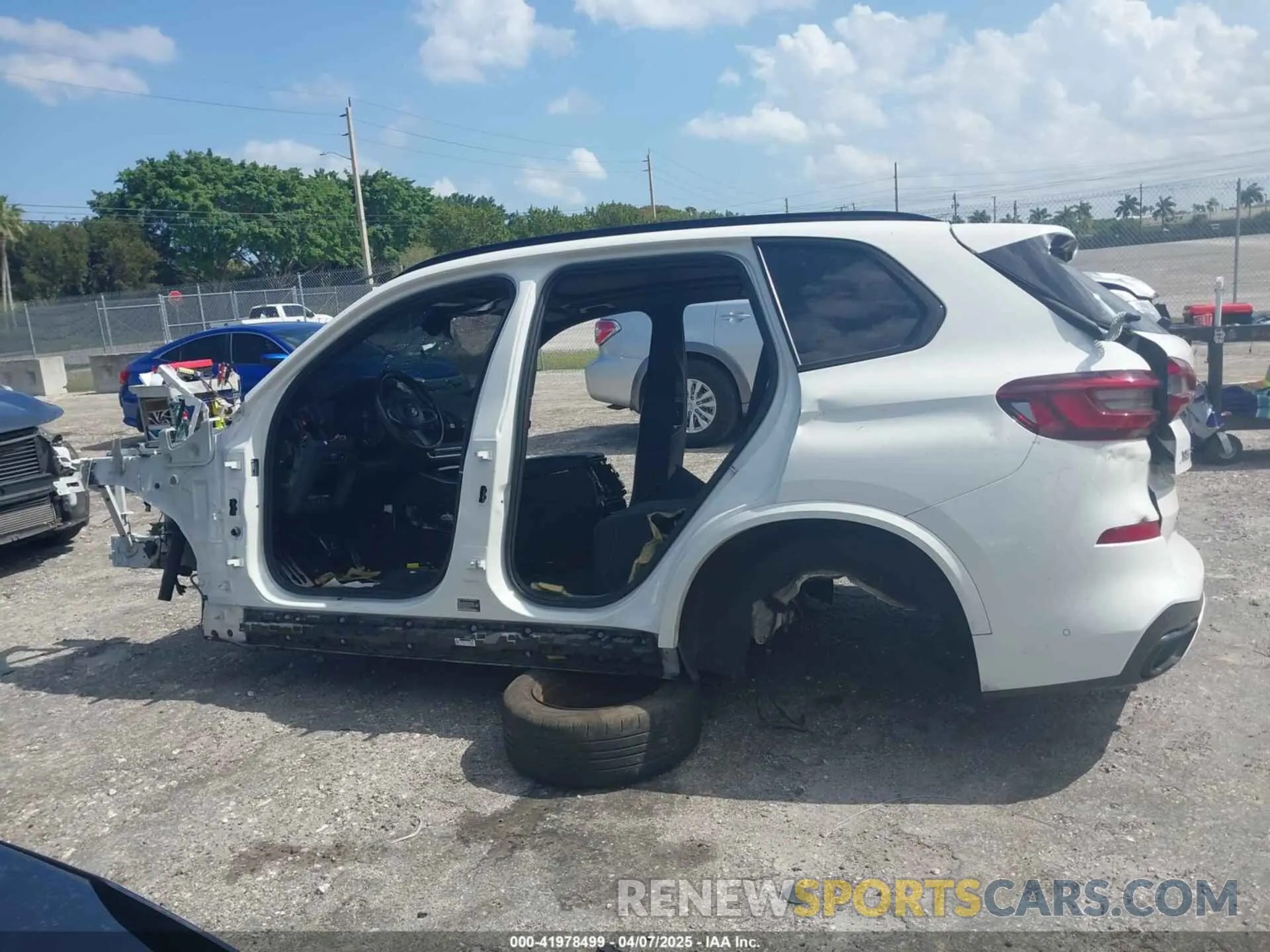 13 Photograph of a damaged car 5UXCR4C01M9D77686 BMW X5 2021