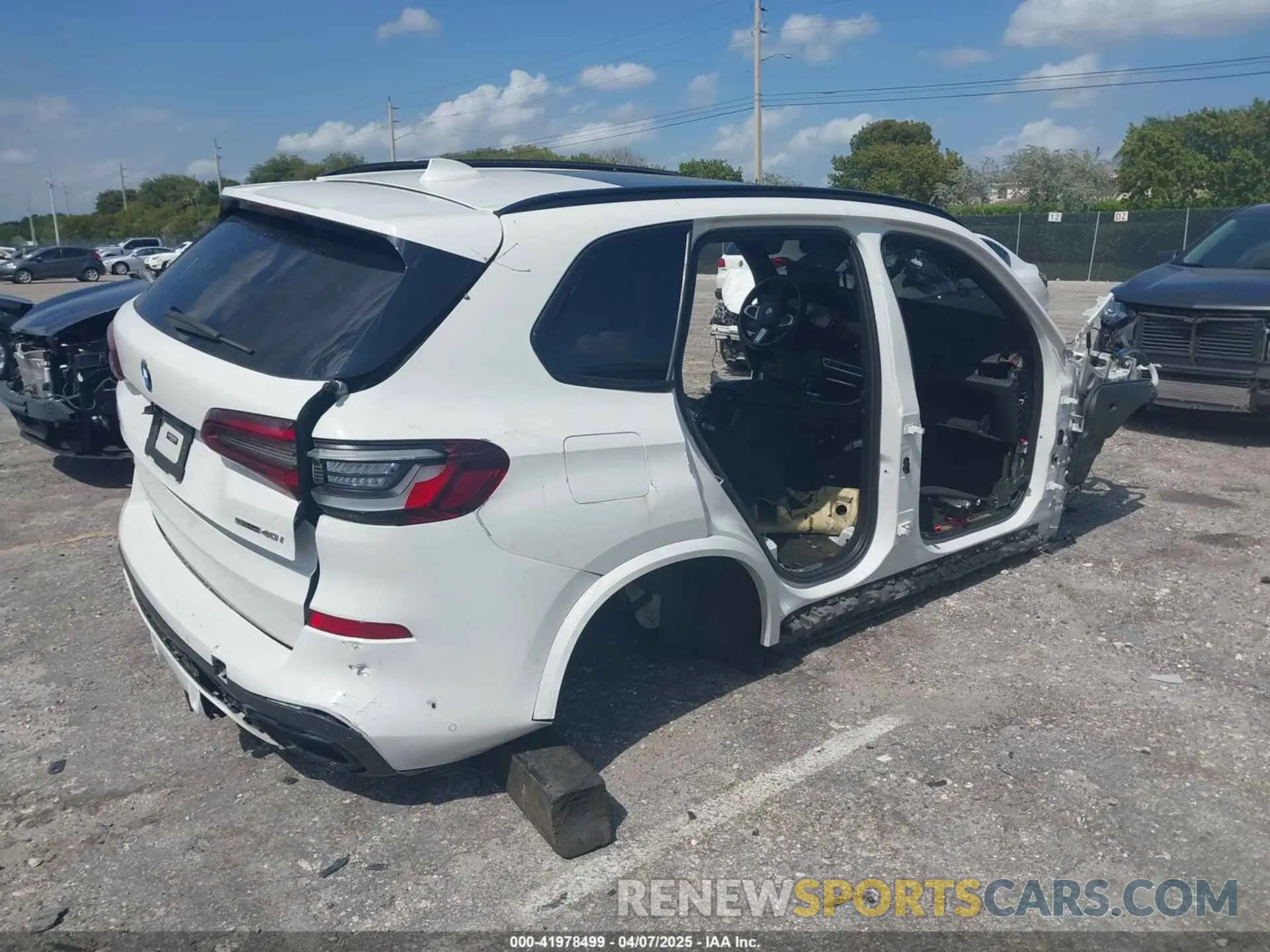 4 Photograph of a damaged car 5UXCR4C01M9D77686 BMW X5 2021
