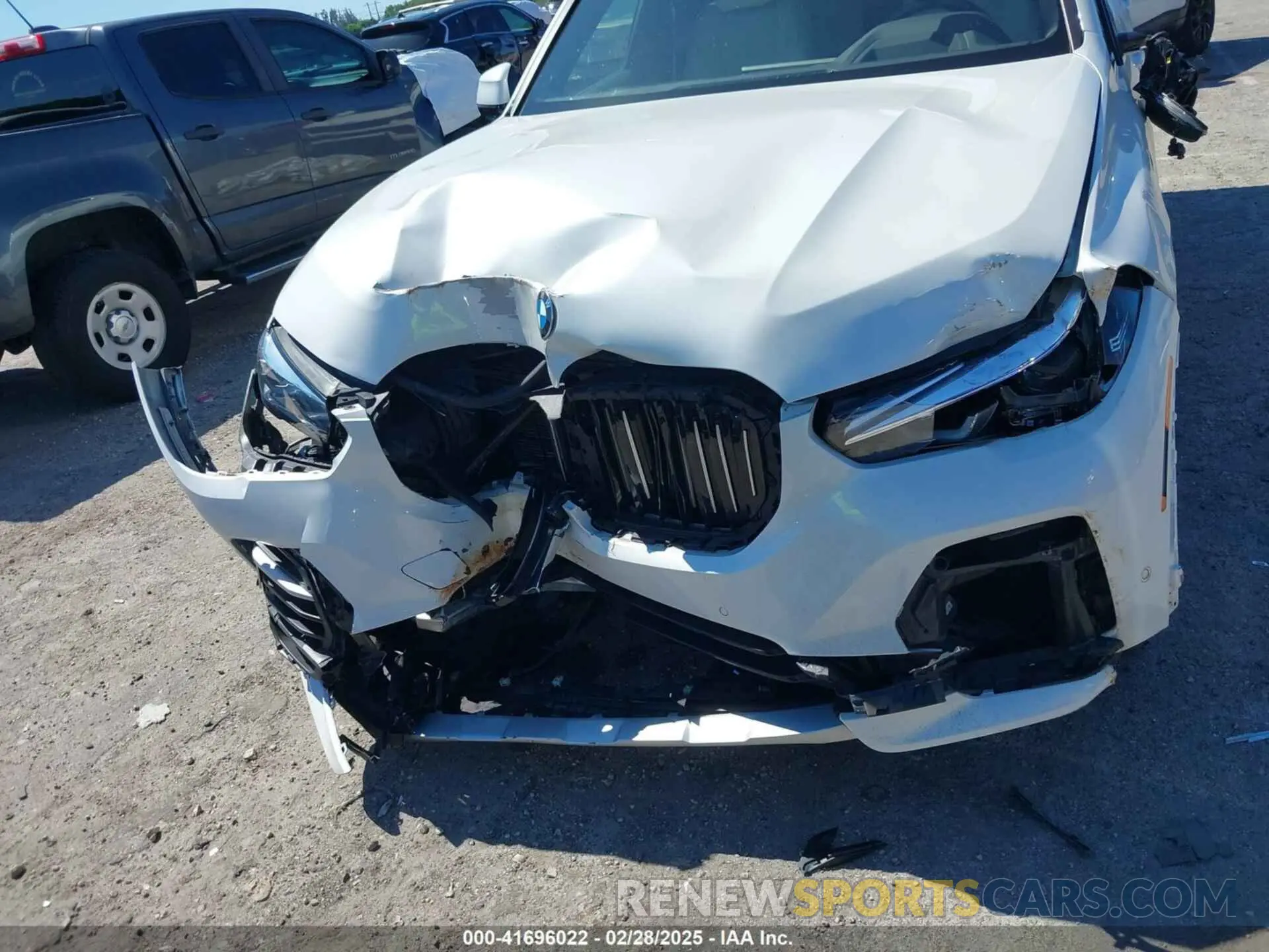 6 Photograph of a damaged car 5UXCR4C02M9G34810 BMW X5 2021