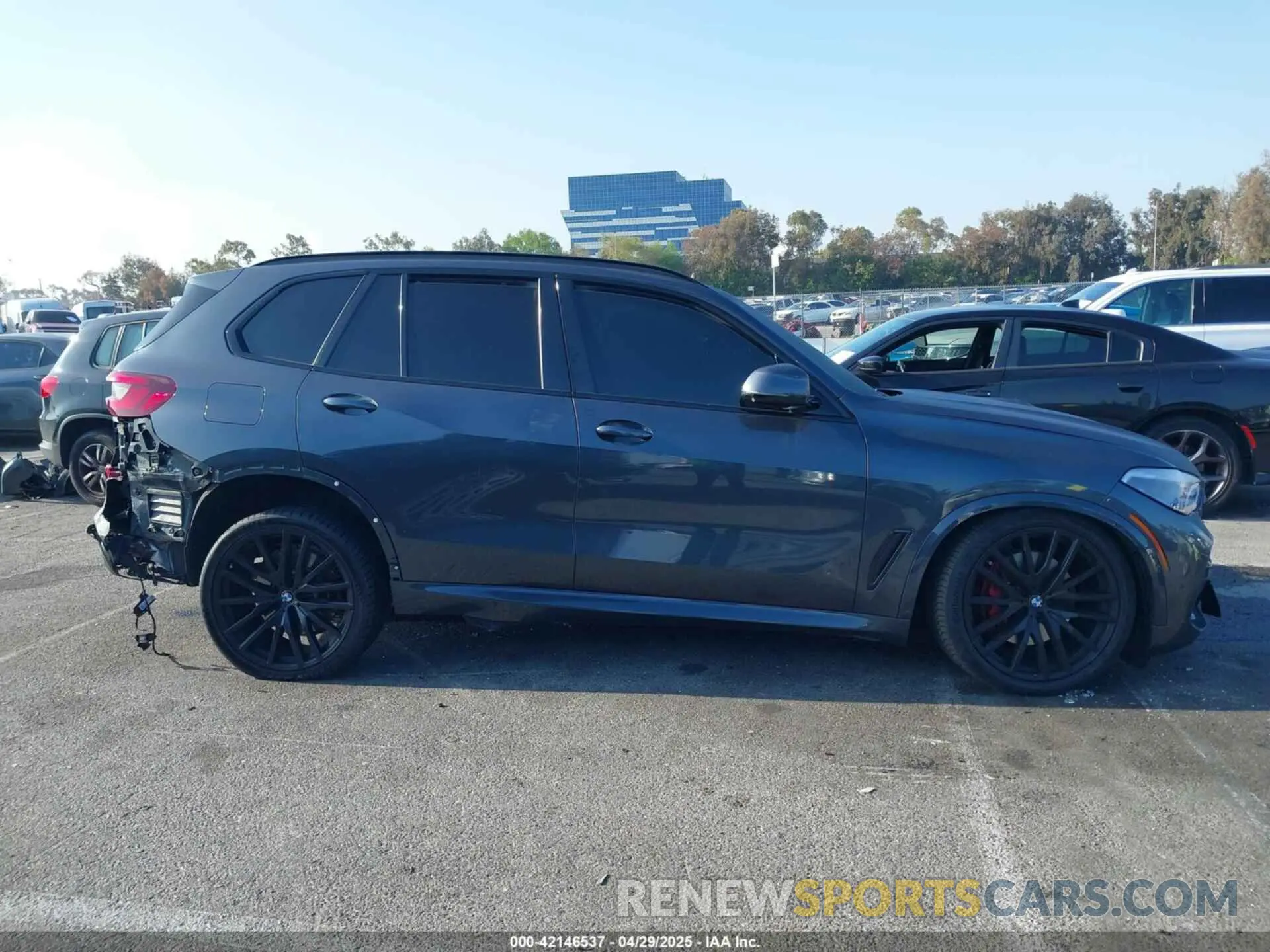 12 Фотография поврежденного автомобиля 5UXCR4C02M9H56406 BMW X5 2021