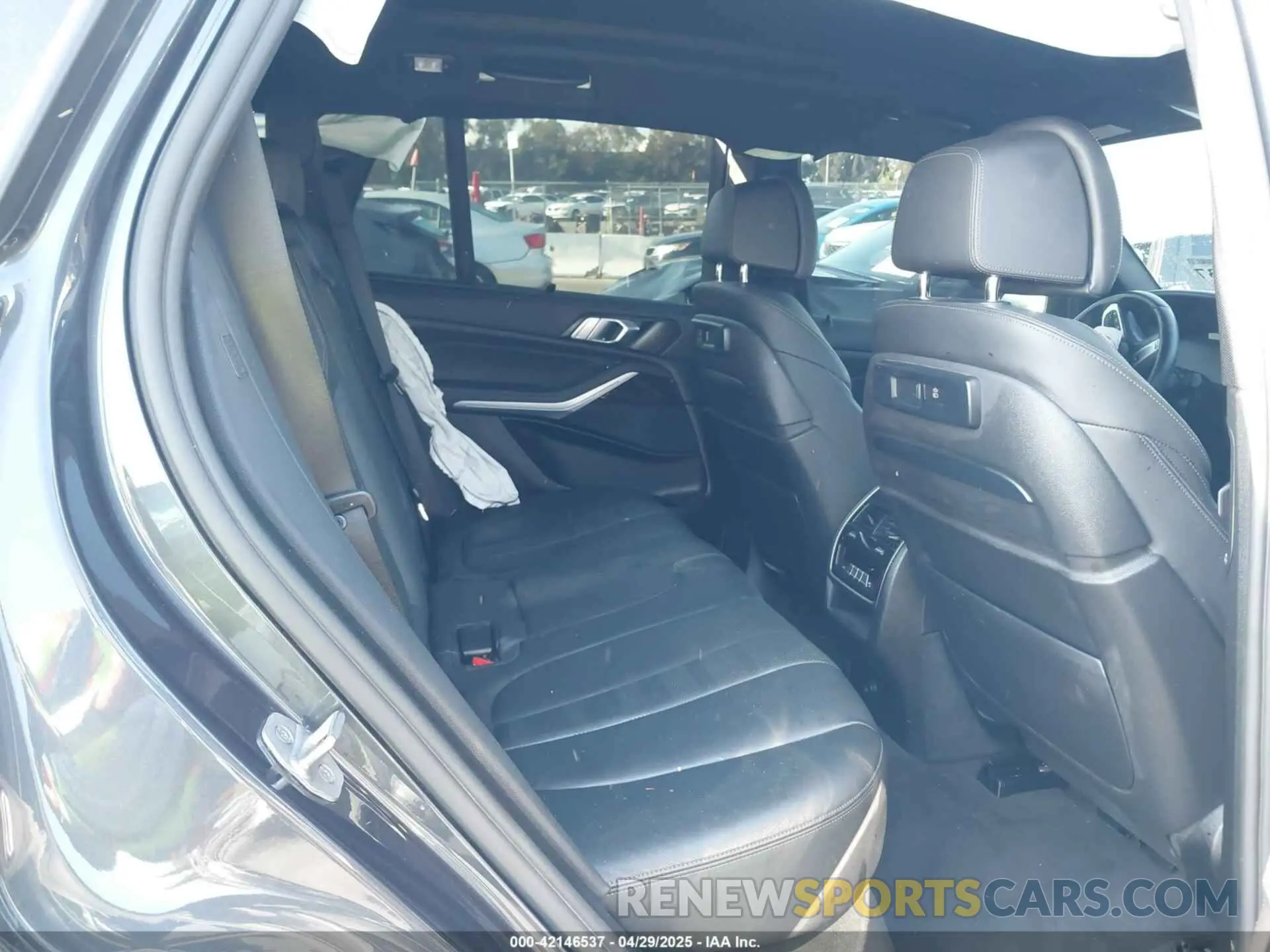 8 Фотография поврежденного автомобиля 5UXCR4C02M9H56406 BMW X5 2021