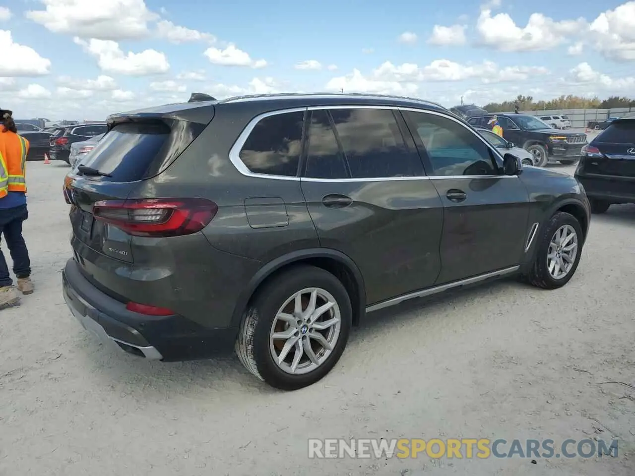 3 Фотография поврежденного автомобиля 5UXCR4C04M9E83632 BMW X5 2021