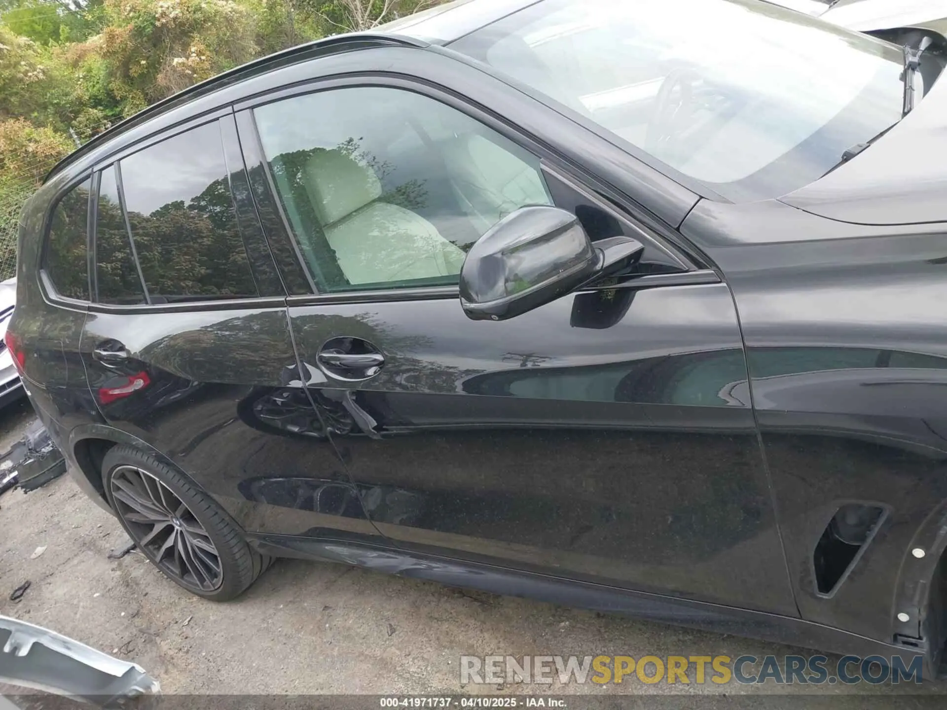 14 Photograph of a damaged car 5UXCR4C05M9E09393 BMW X5 2021