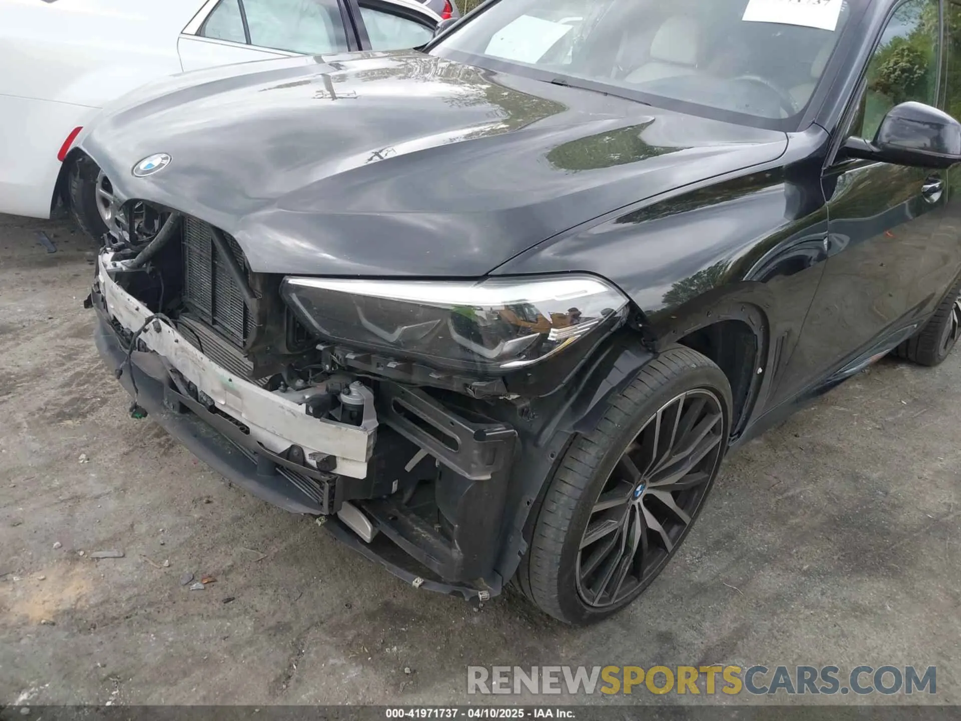 18 Photograph of a damaged car 5UXCR4C05M9E09393 BMW X5 2021