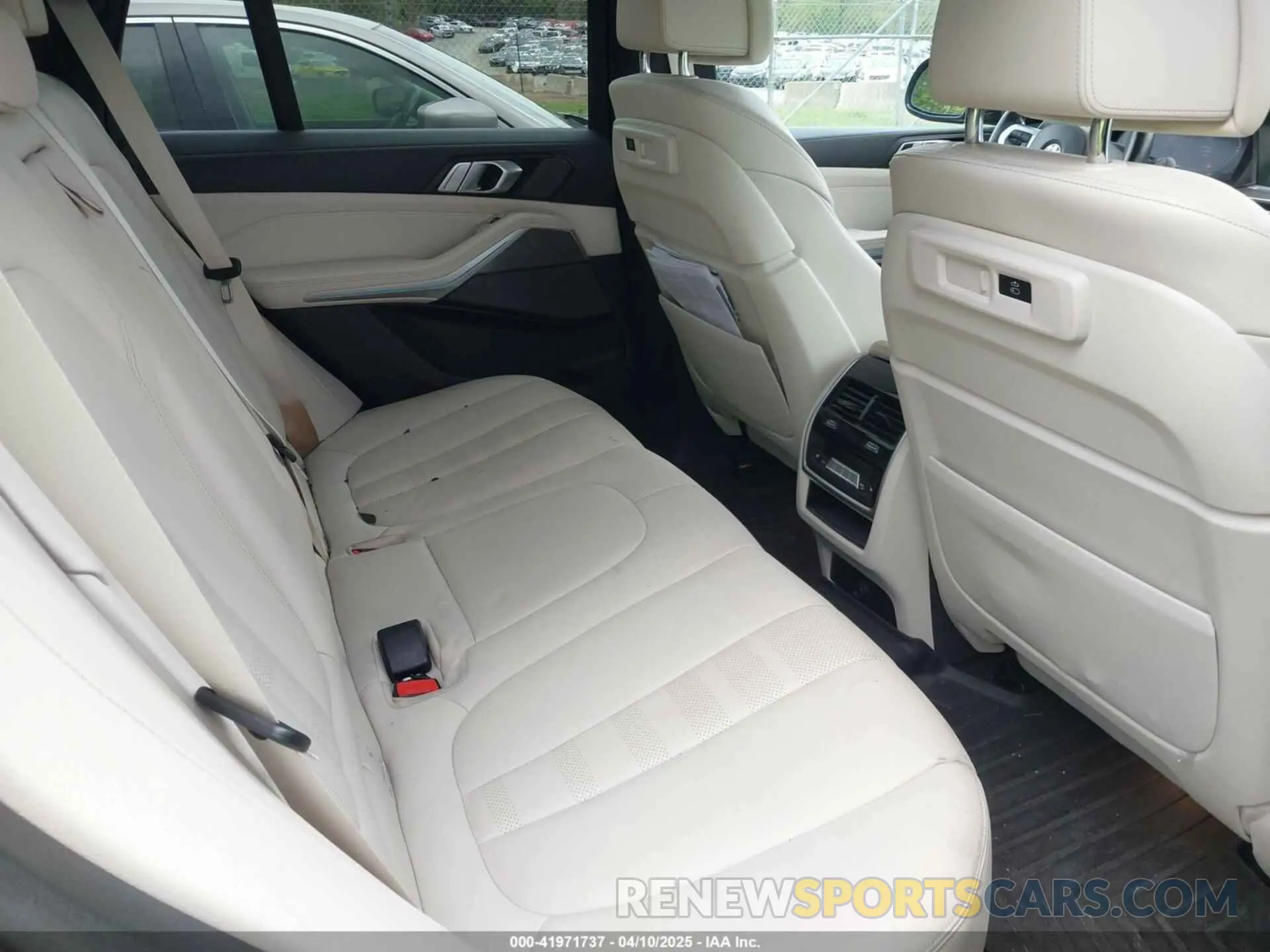 8 Photograph of a damaged car 5UXCR4C05M9E09393 BMW X5 2021