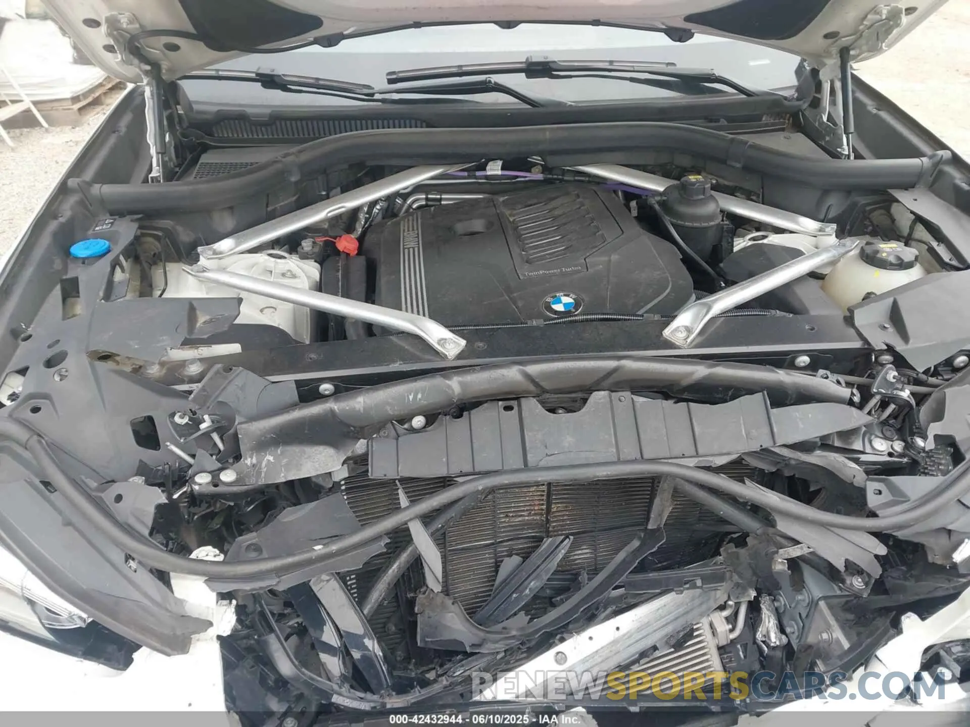 10 Photograph of a damaged car 5UXCR4C07M9H11302 BMW X5 2021