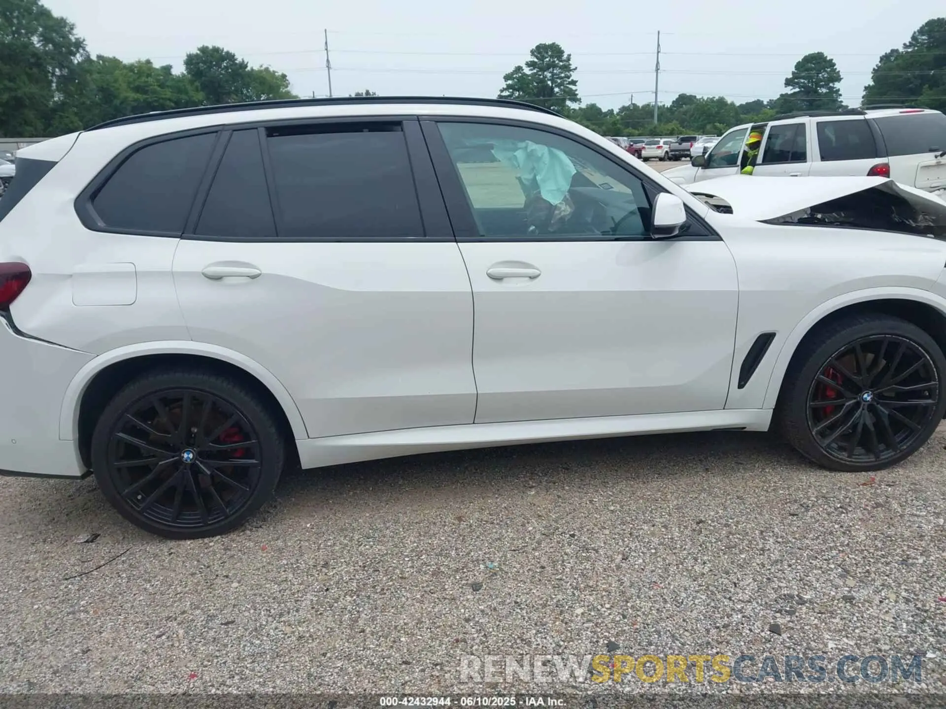 13 Photograph of a damaged car 5UXCR4C07M9H11302 BMW X5 2021