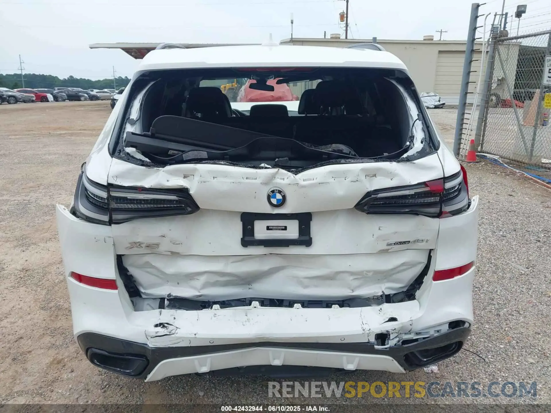 17 Photograph of a damaged car 5UXCR4C07M9H11302 BMW X5 2021