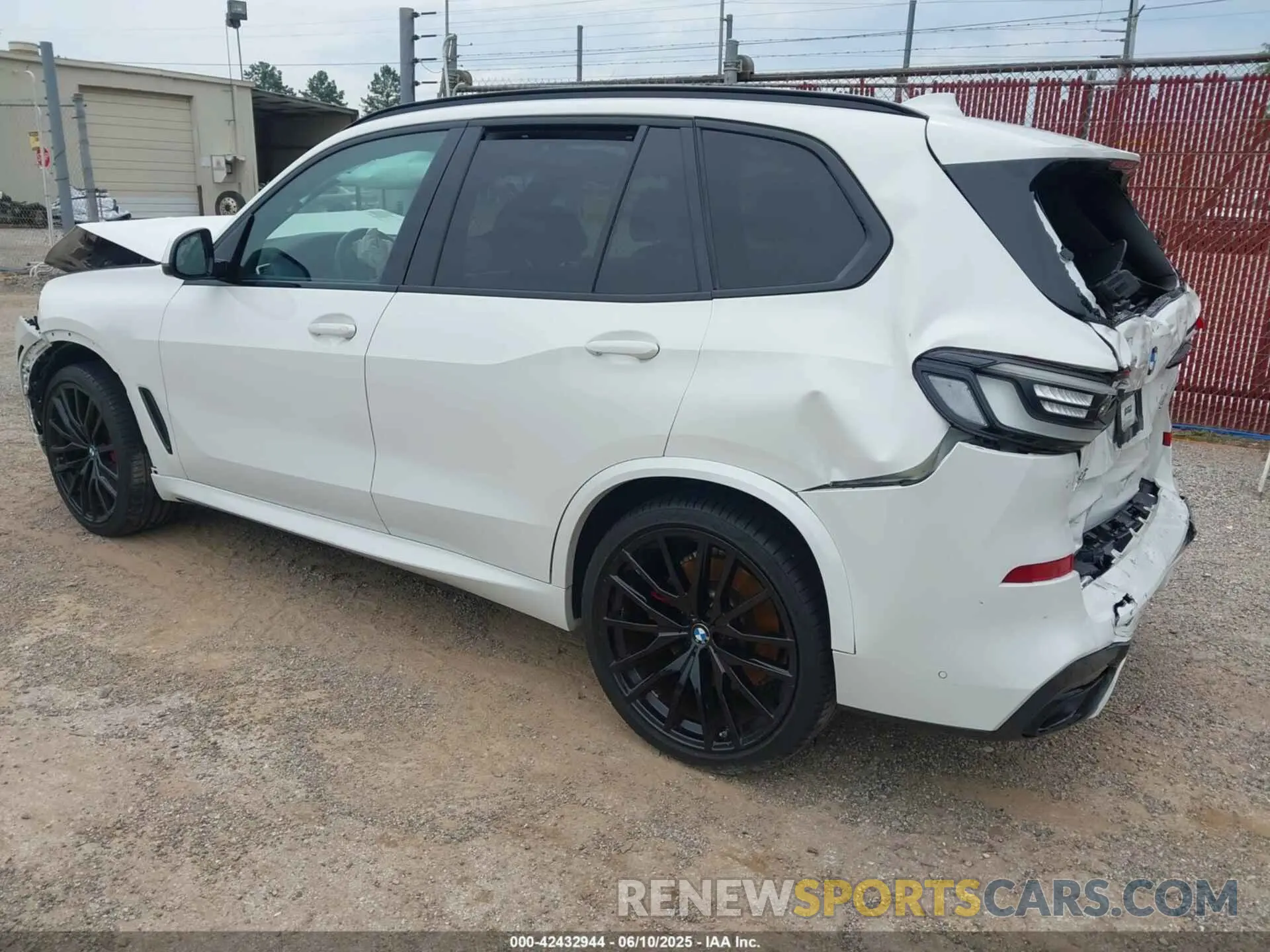 3 Photograph of a damaged car 5UXCR4C07M9H11302 BMW X5 2021