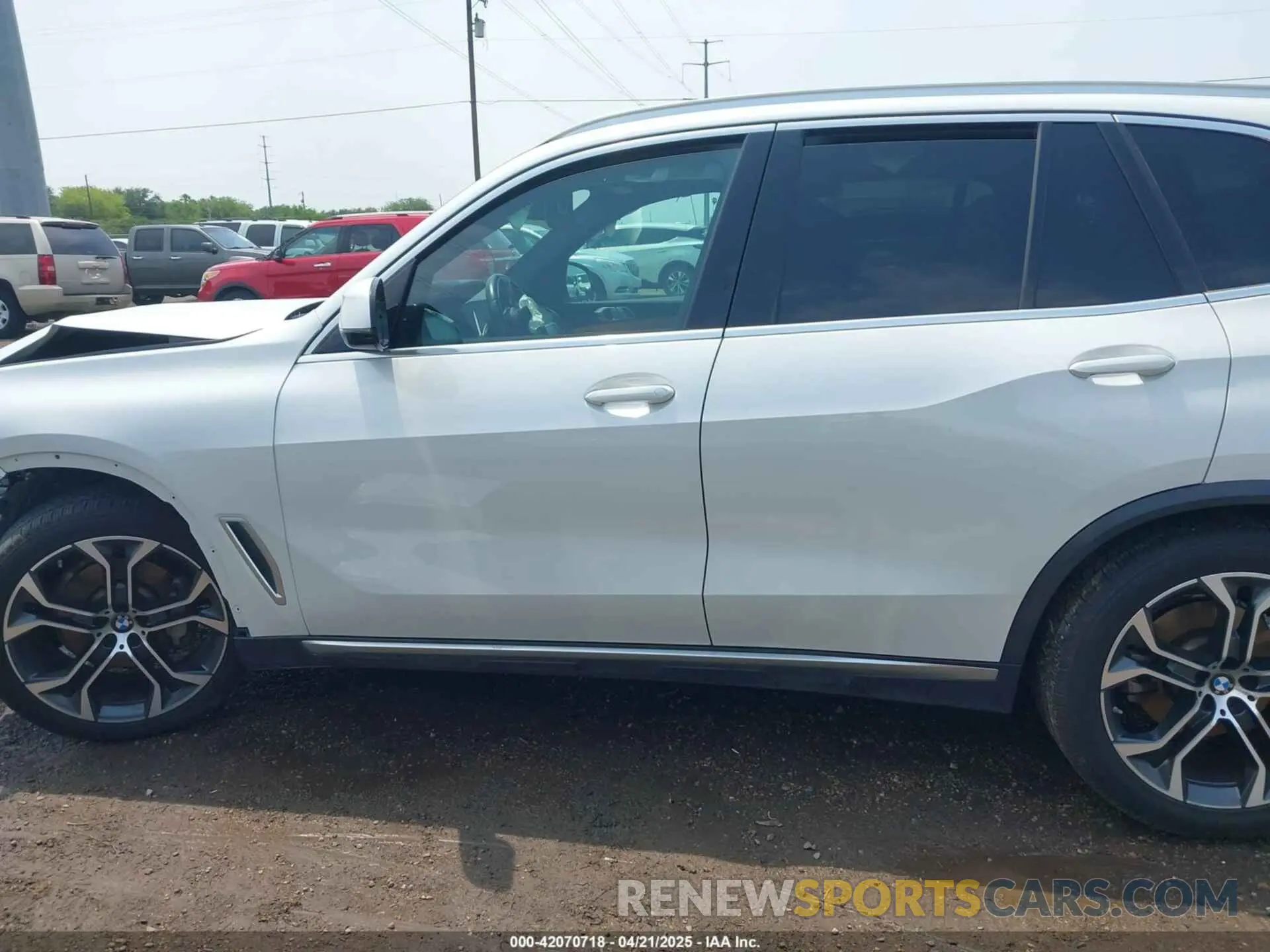 14 Photograph of a damaged car 5UXCR4C0XM9H62566 BMW X5 2021