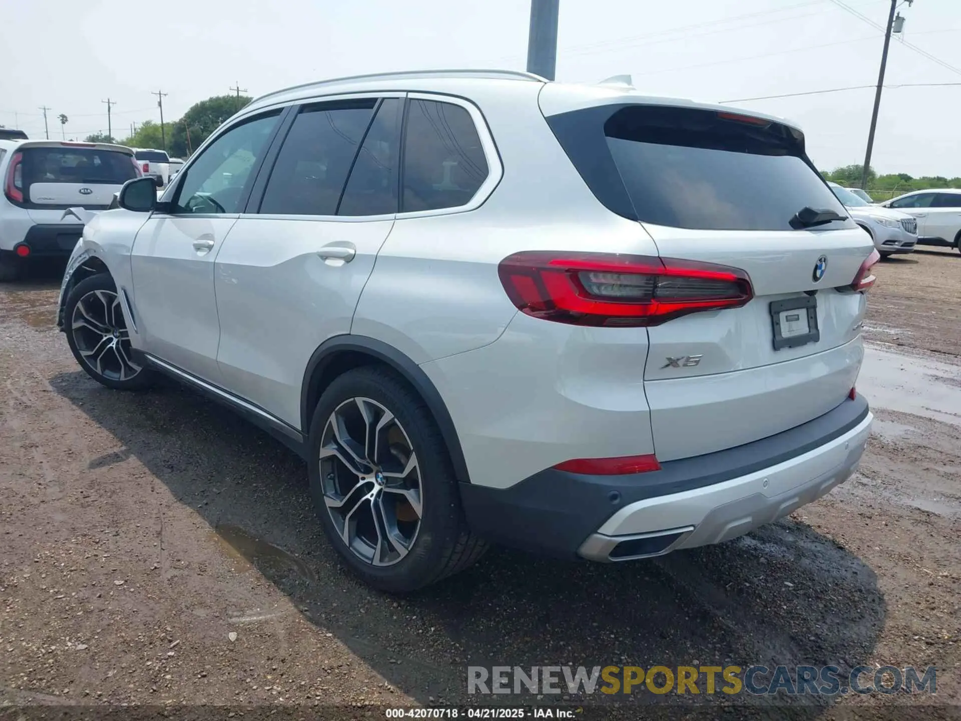 3 Photograph of a damaged car 5UXCR4C0XM9H62566 BMW X5 2021