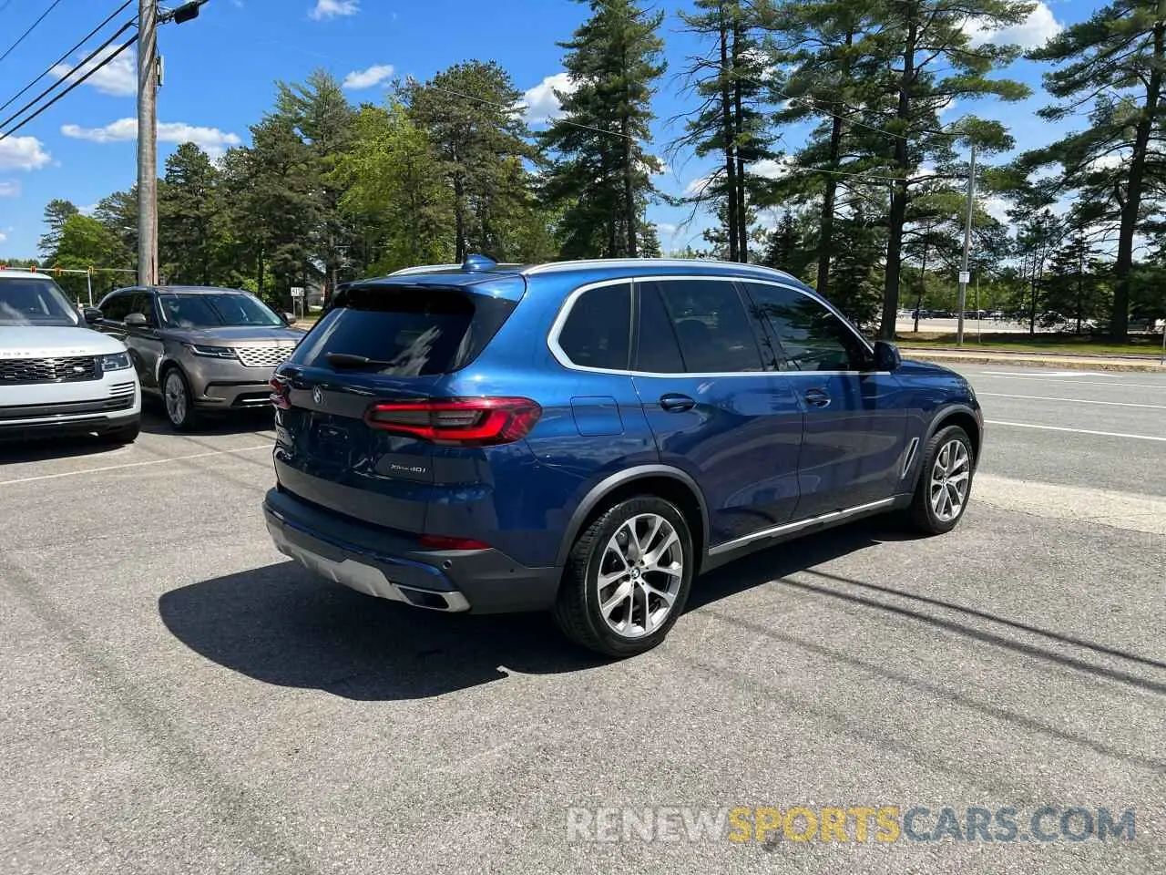 4 Photograph of a damaged car 5UXCR6C00M9D95365 BMW X5 2021