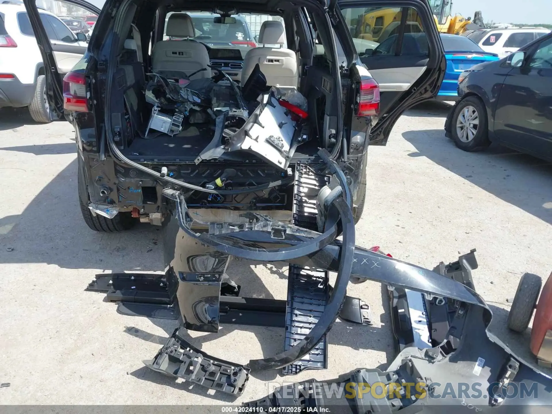 12 Photograph of a damaged car 5UXCR6C01M9E66976 BMW X5 2021