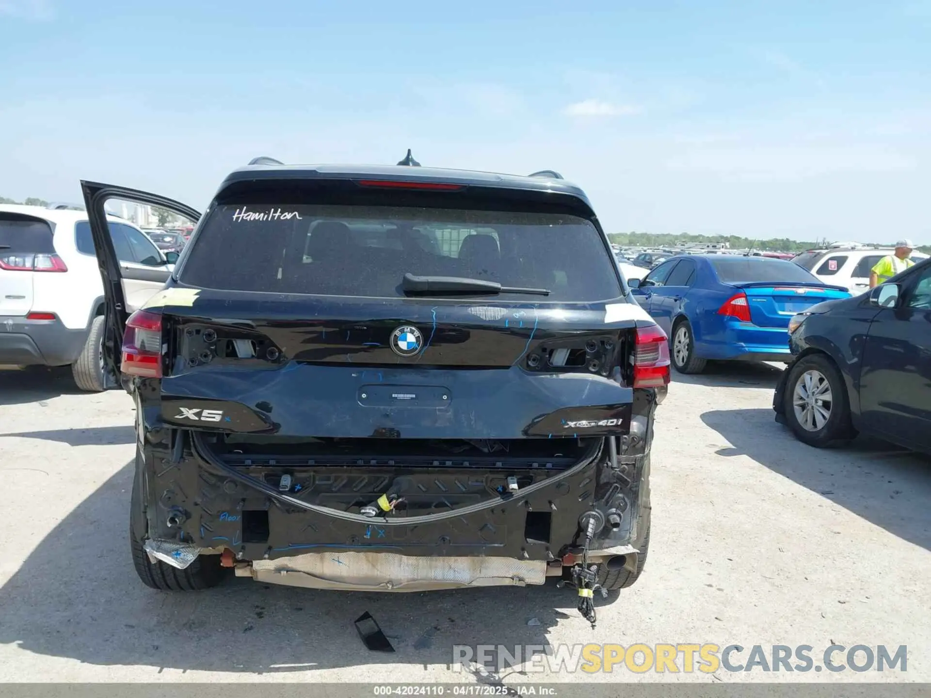 17 Photograph of a damaged car 5UXCR6C01M9E66976 BMW X5 2021