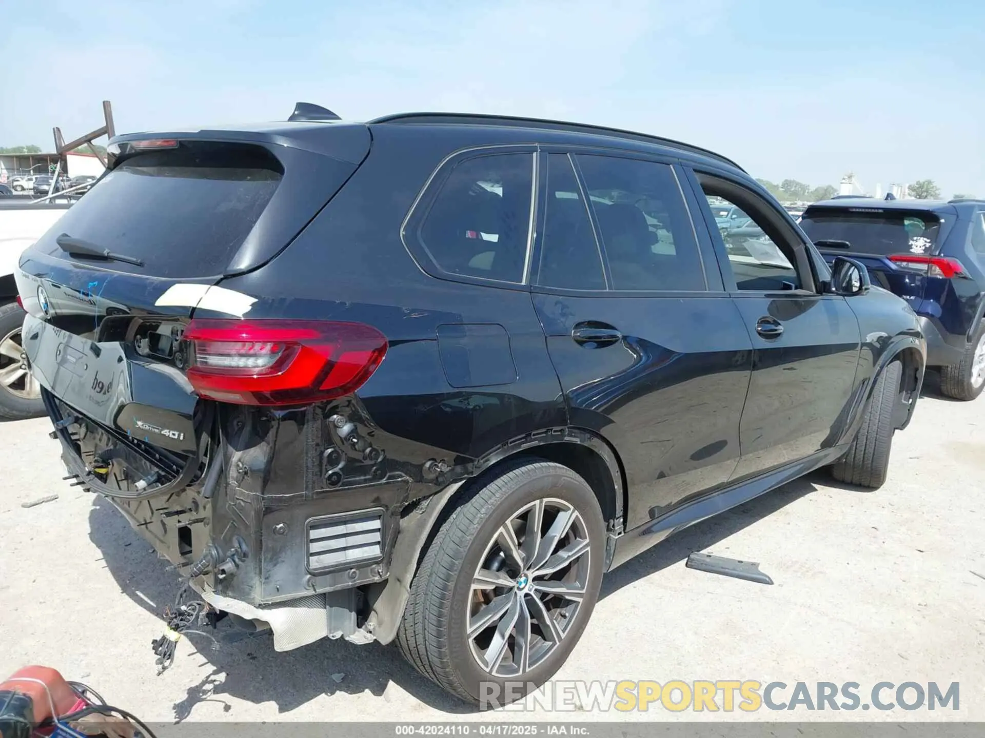 4 Photograph of a damaged car 5UXCR6C01M9E66976 BMW X5 2021