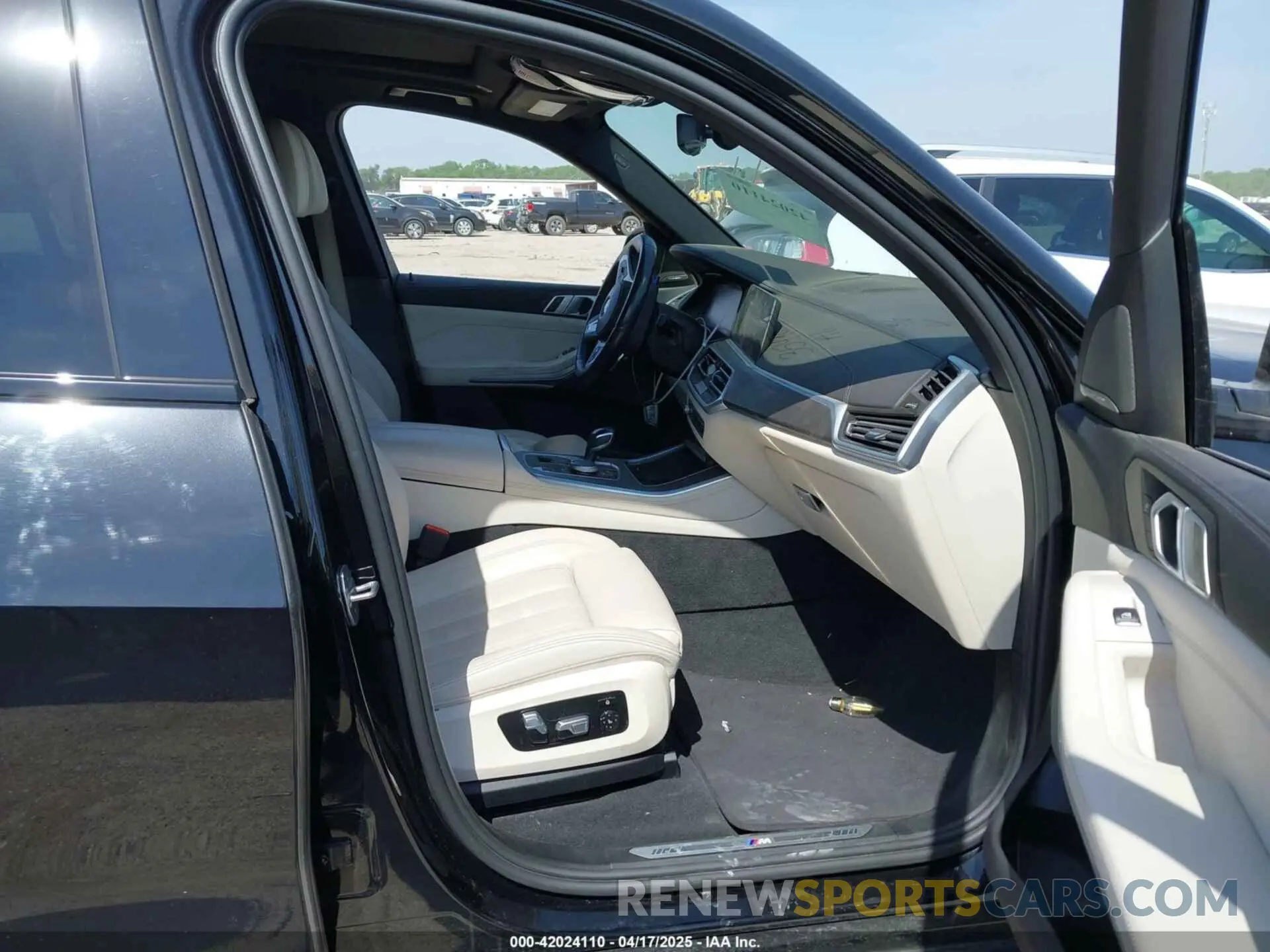 5 Photograph of a damaged car 5UXCR6C01M9E66976 BMW X5 2021