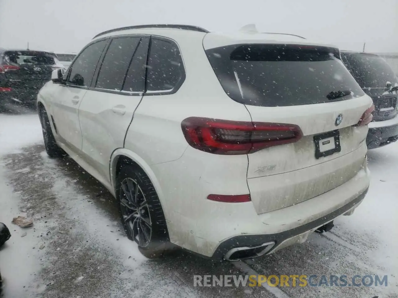 3 Photograph of a damaged car 5UXCR6C02M9H85917 BMW X5 2021
