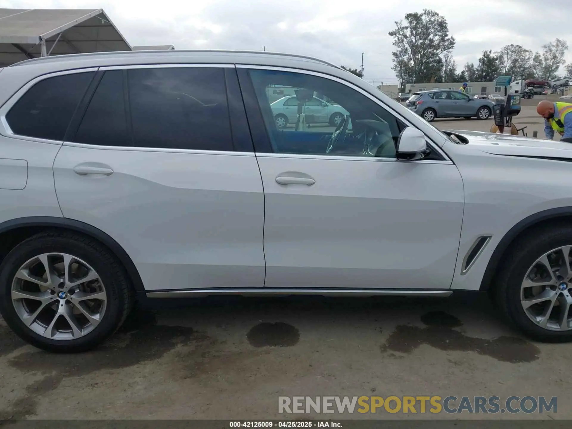 13 Фотография поврежденного автомобиля 5UXCR6C03M9G36156 BMW X5 2021