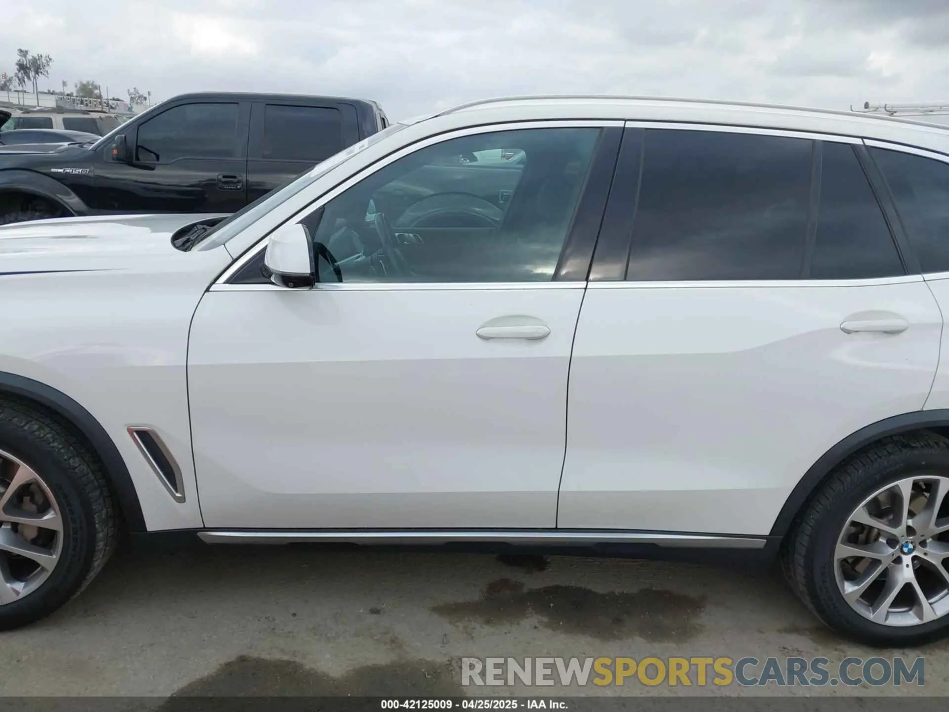 14 Фотография поврежденного автомобиля 5UXCR6C03M9G36156 BMW X5 2021