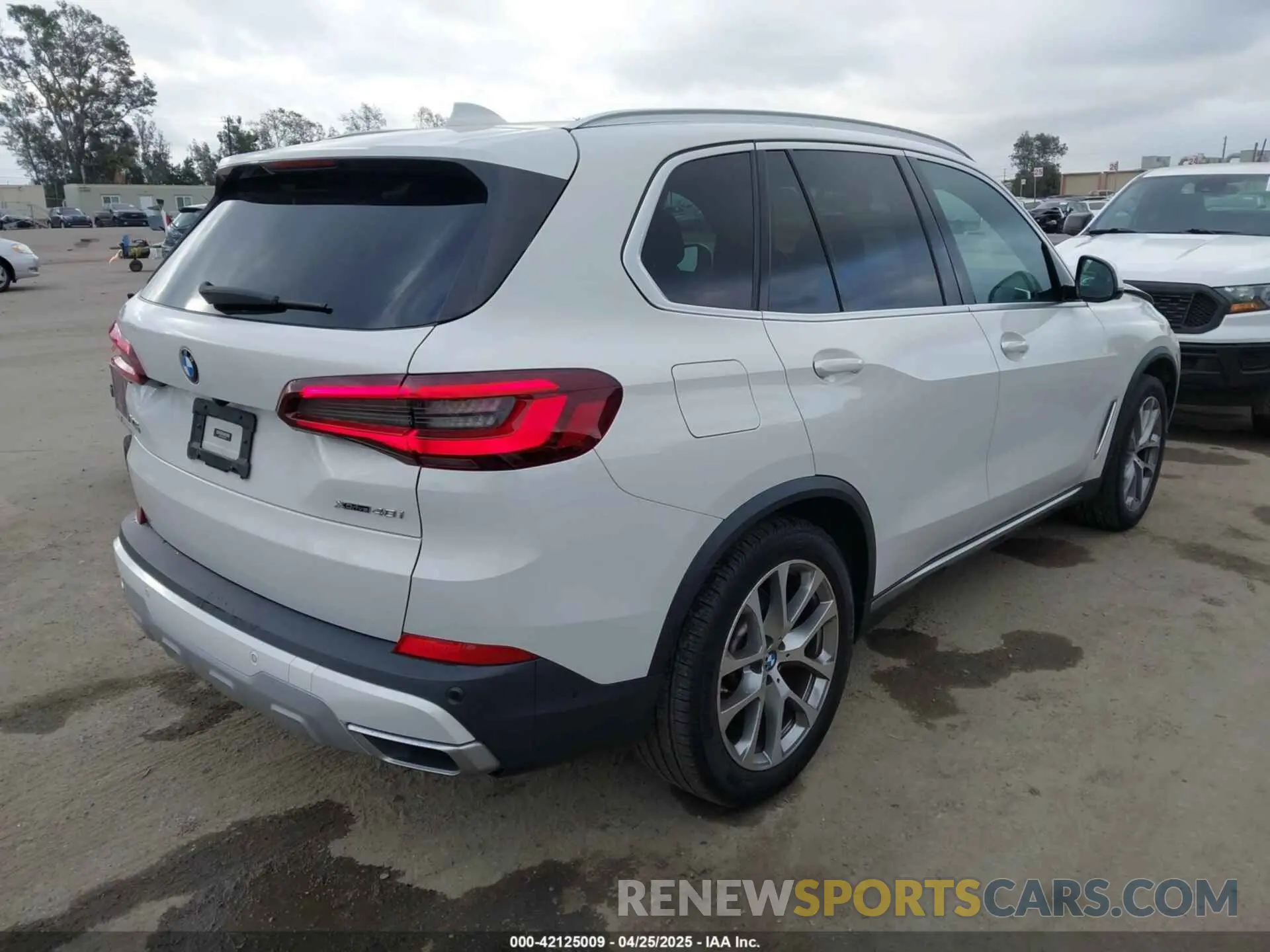 4 Фотография поврежденного автомобиля 5UXCR6C03M9G36156 BMW X5 2021