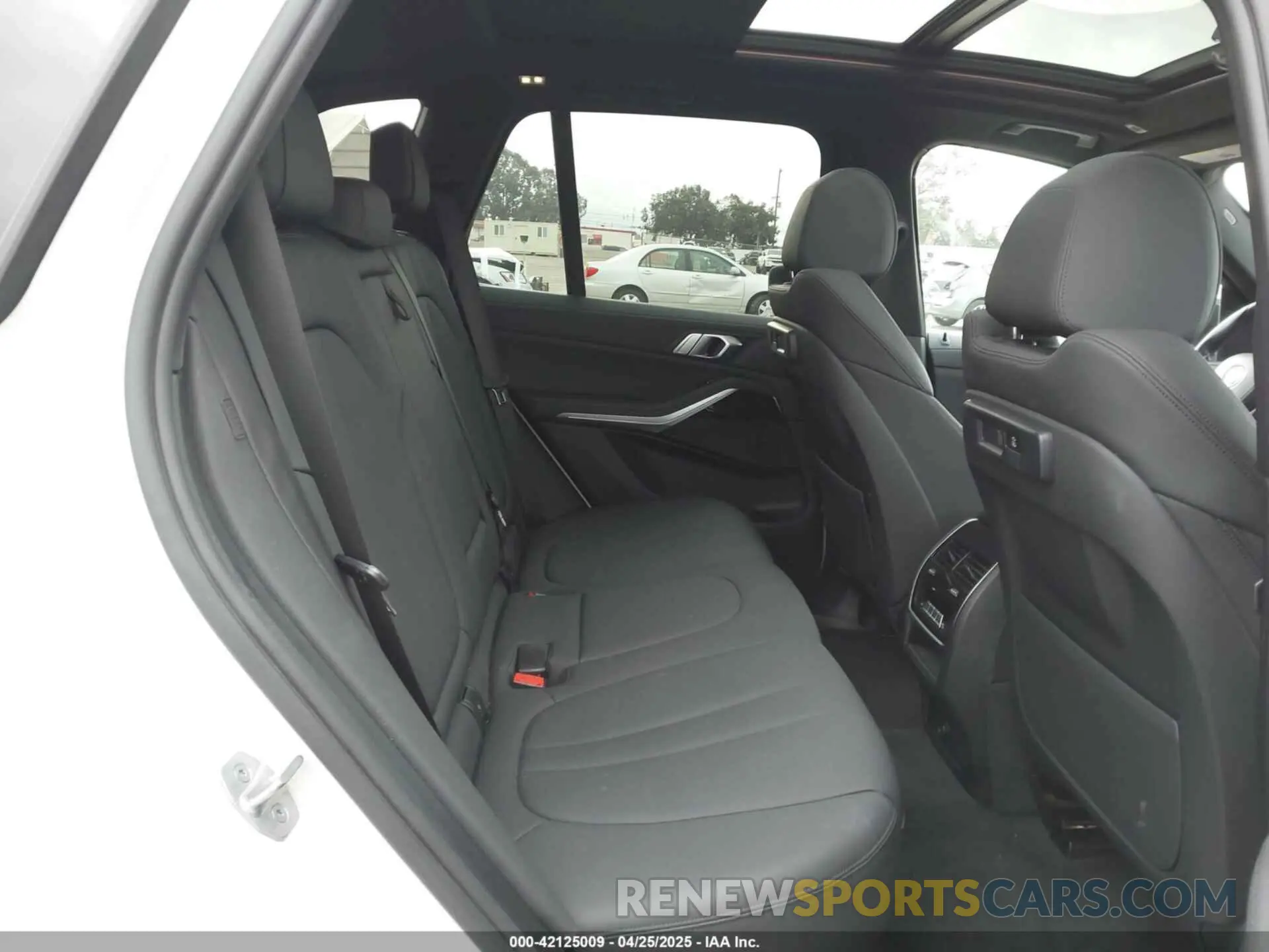 8 Фотография поврежденного автомобиля 5UXCR6C03M9G36156 BMW X5 2021