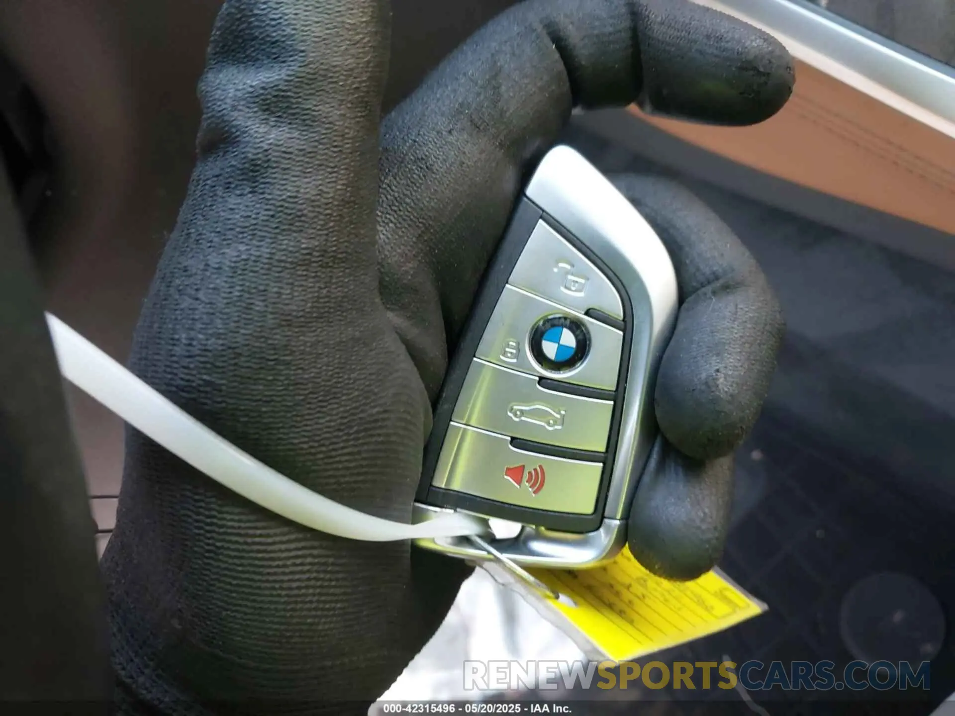 11 Photograph of a damaged car 5UXCR6C06M9G21960 BMW X5 2021