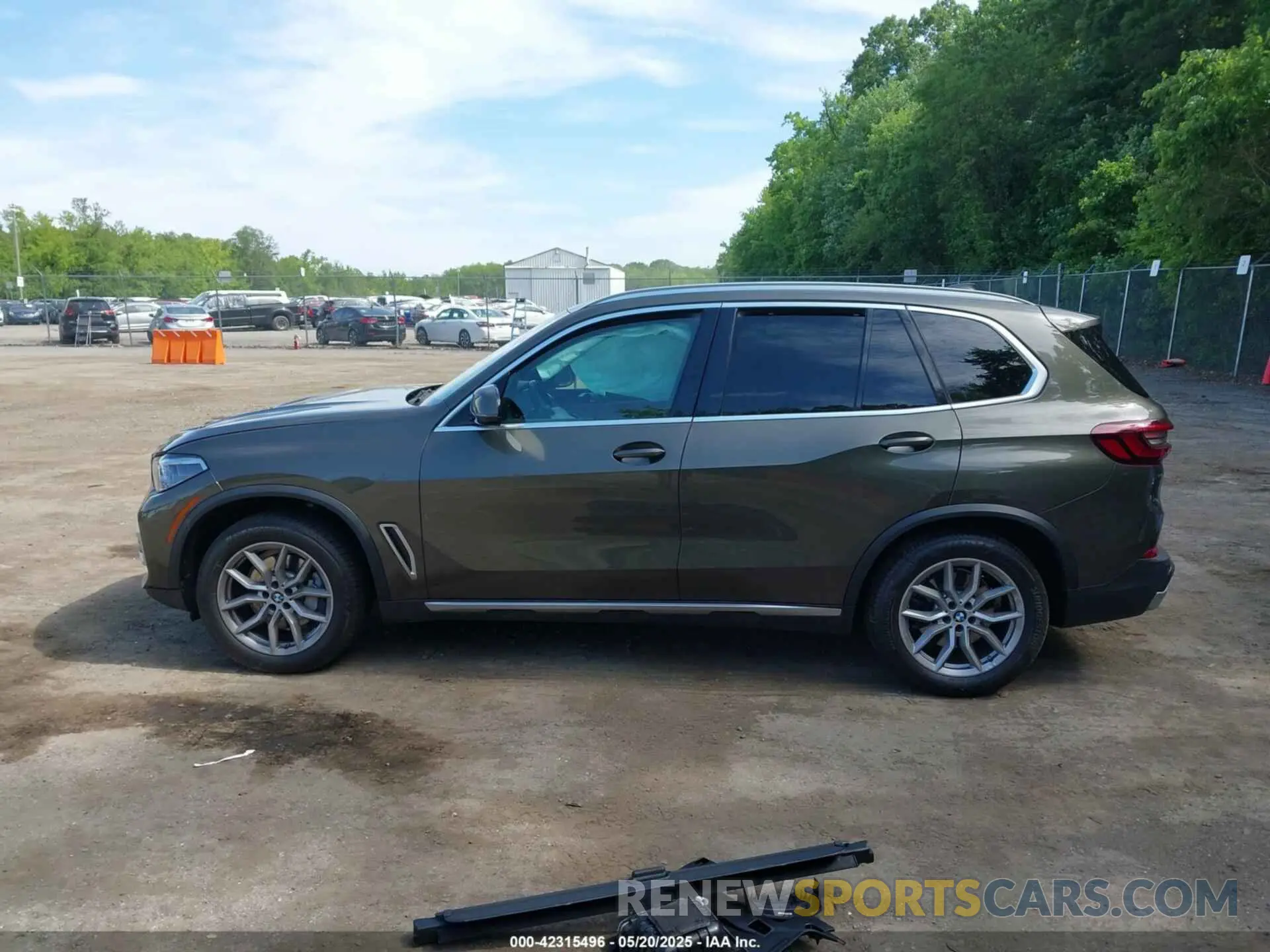 15 Photograph of a damaged car 5UXCR6C06M9G21960 BMW X5 2021