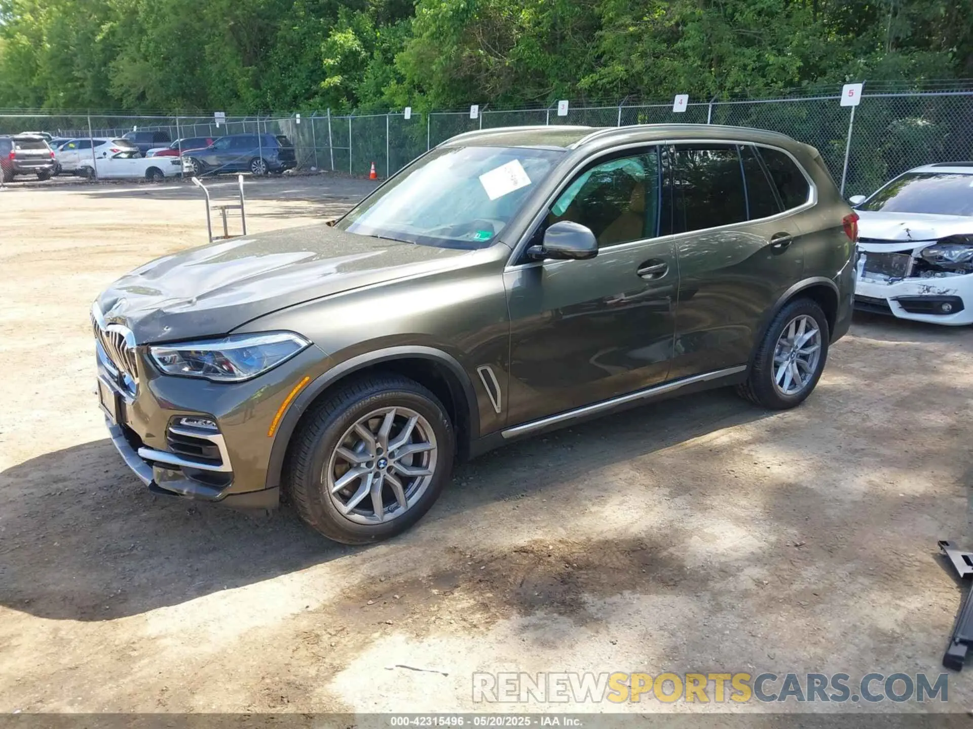 2 Photograph of a damaged car 5UXCR6C06M9G21960 BMW X5 2021