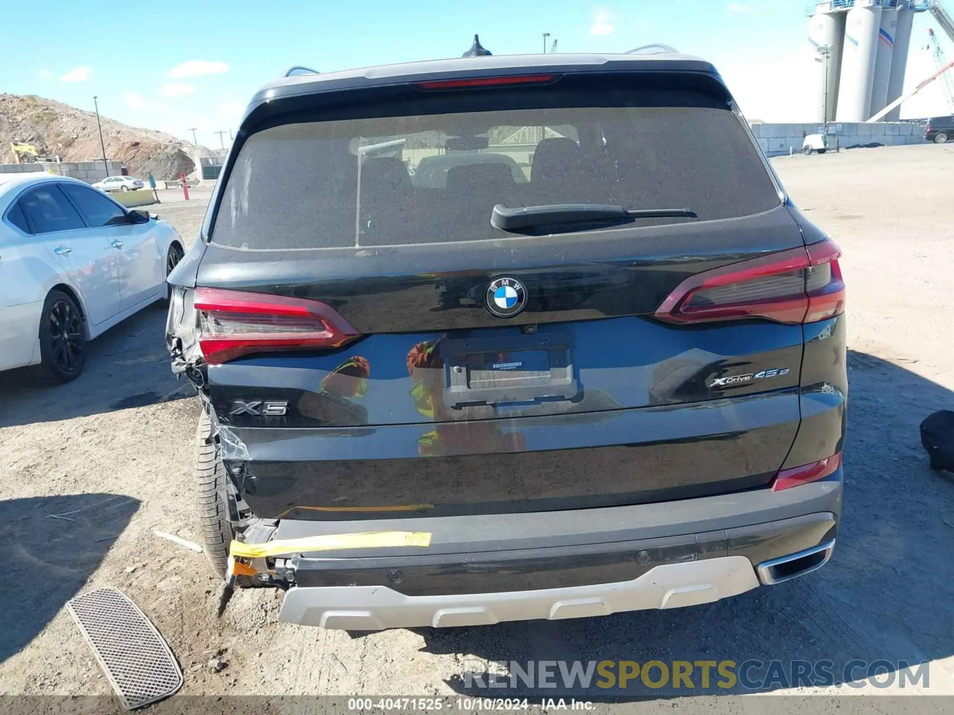 17 Photograph of a damaged car 5UXTA6C02M9H54397 BMW X5 2021