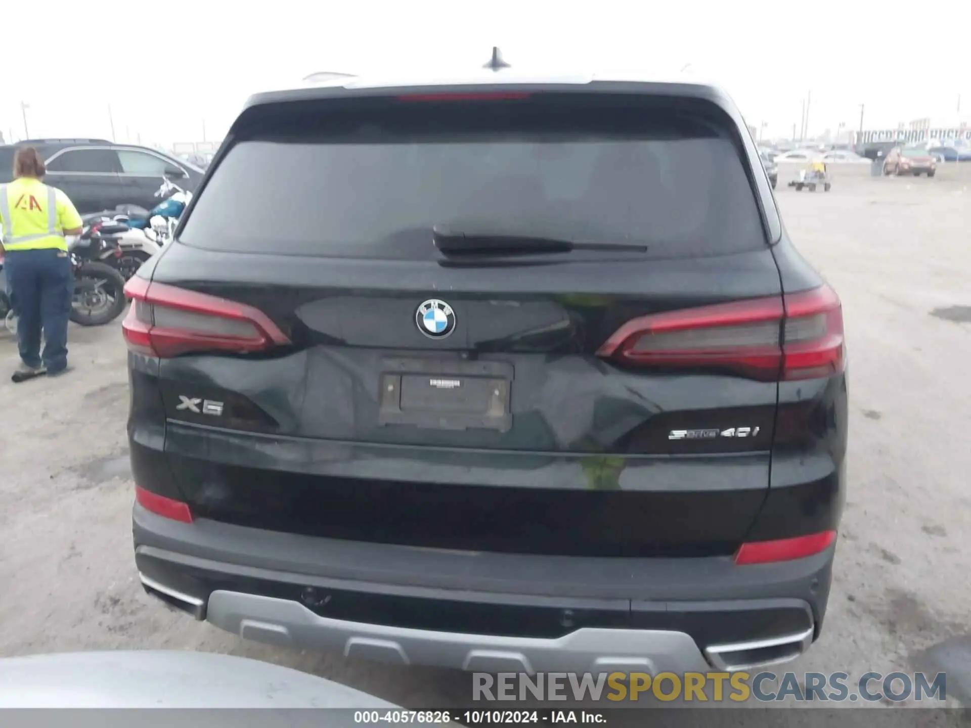 17 Photograph of a damaged car 5UXCR4C02N9J95719 BMW X5 2022