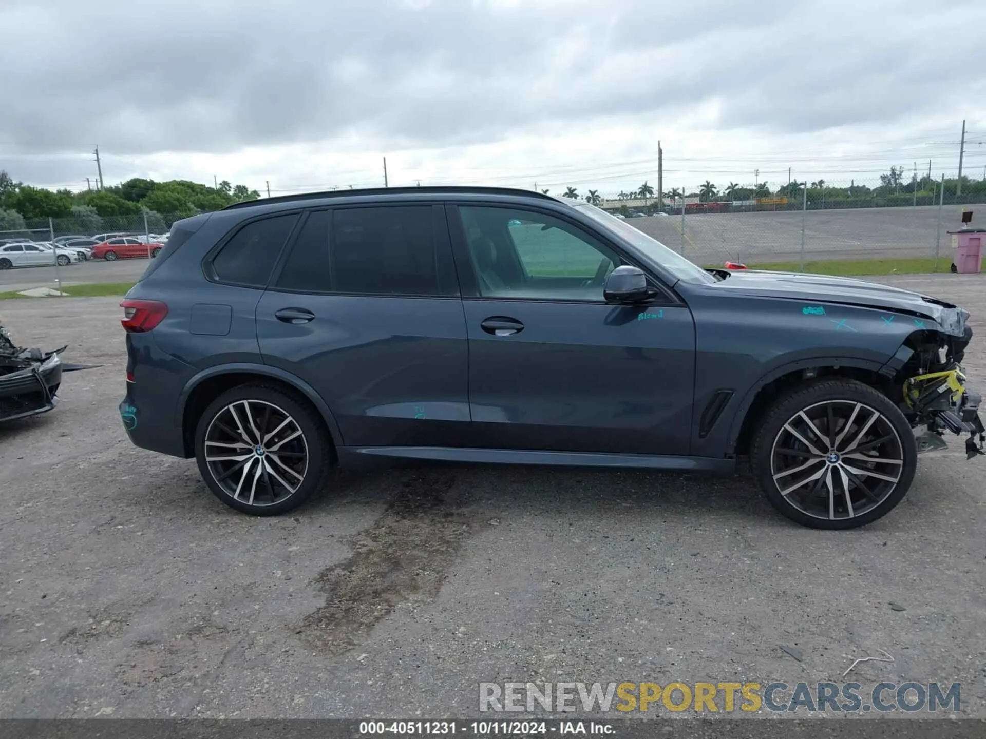 13 Photograph of a damaged car 5UXCR4C07N9M45441 BMW X5 2022