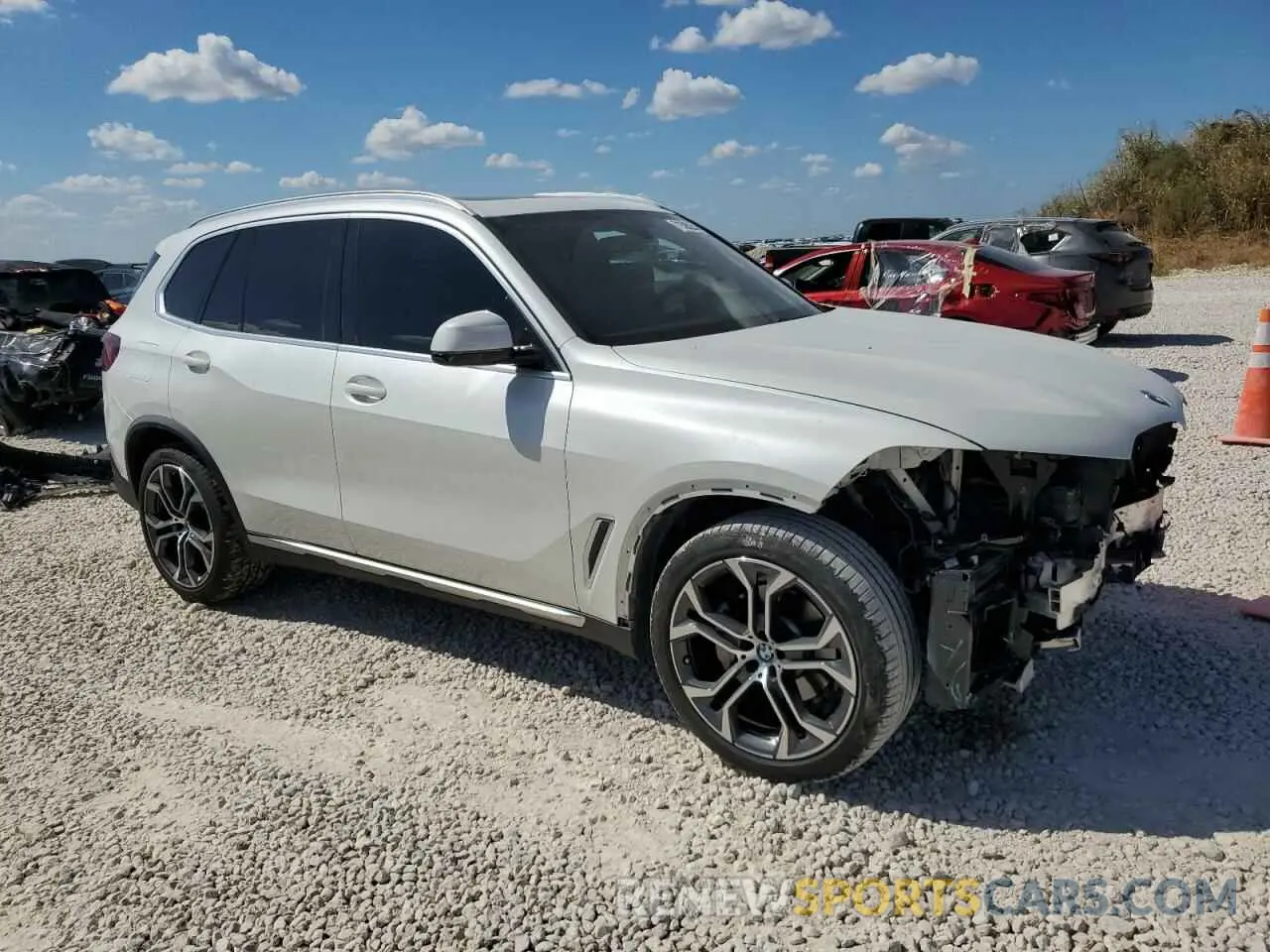 4 Photograph of a damaged car 5UXCR4C07N9M99421 BMW X5 2022