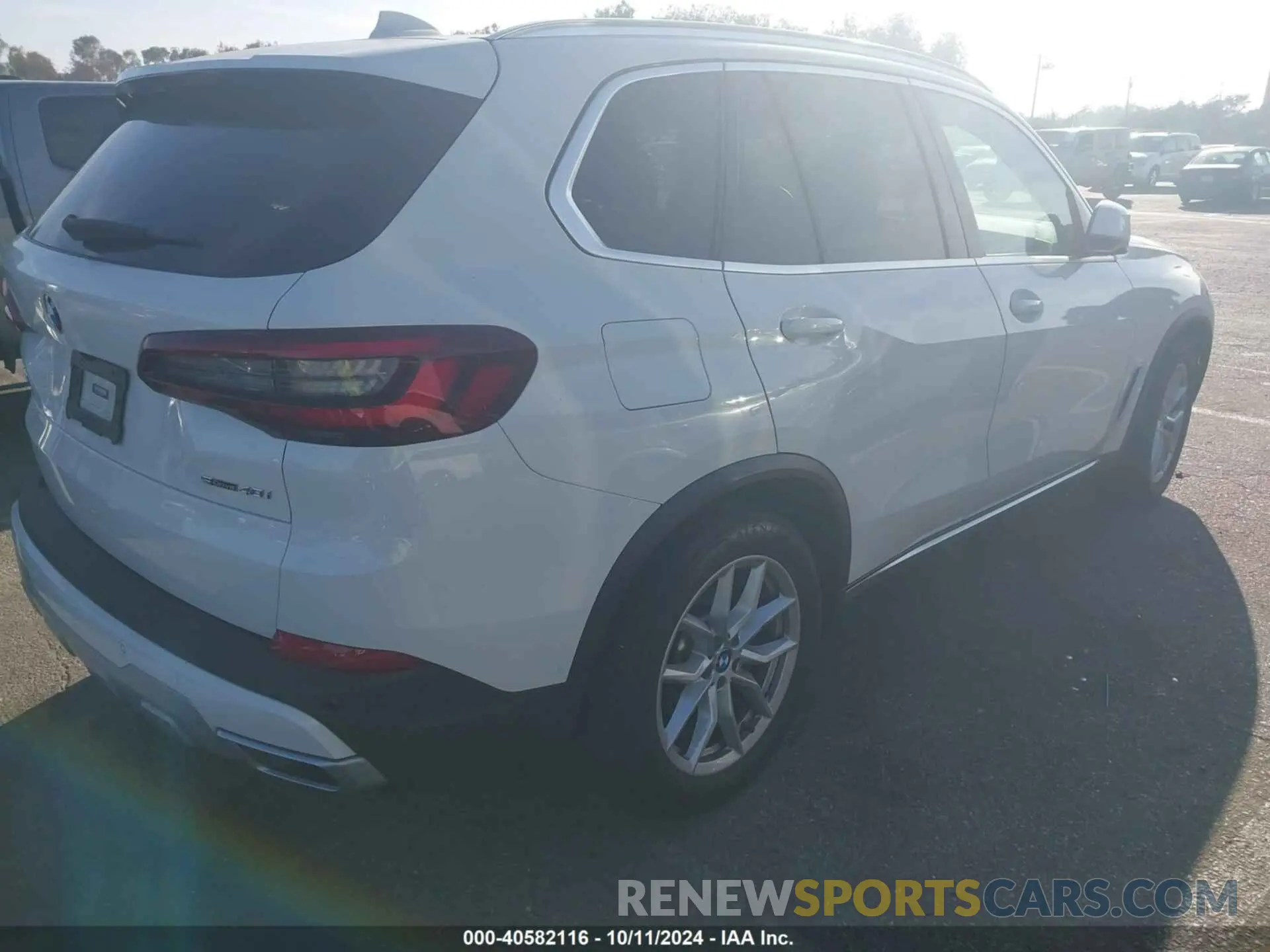 4 Photograph of a damaged car 5UXCR4C09N9M68879 BMW X5 2022