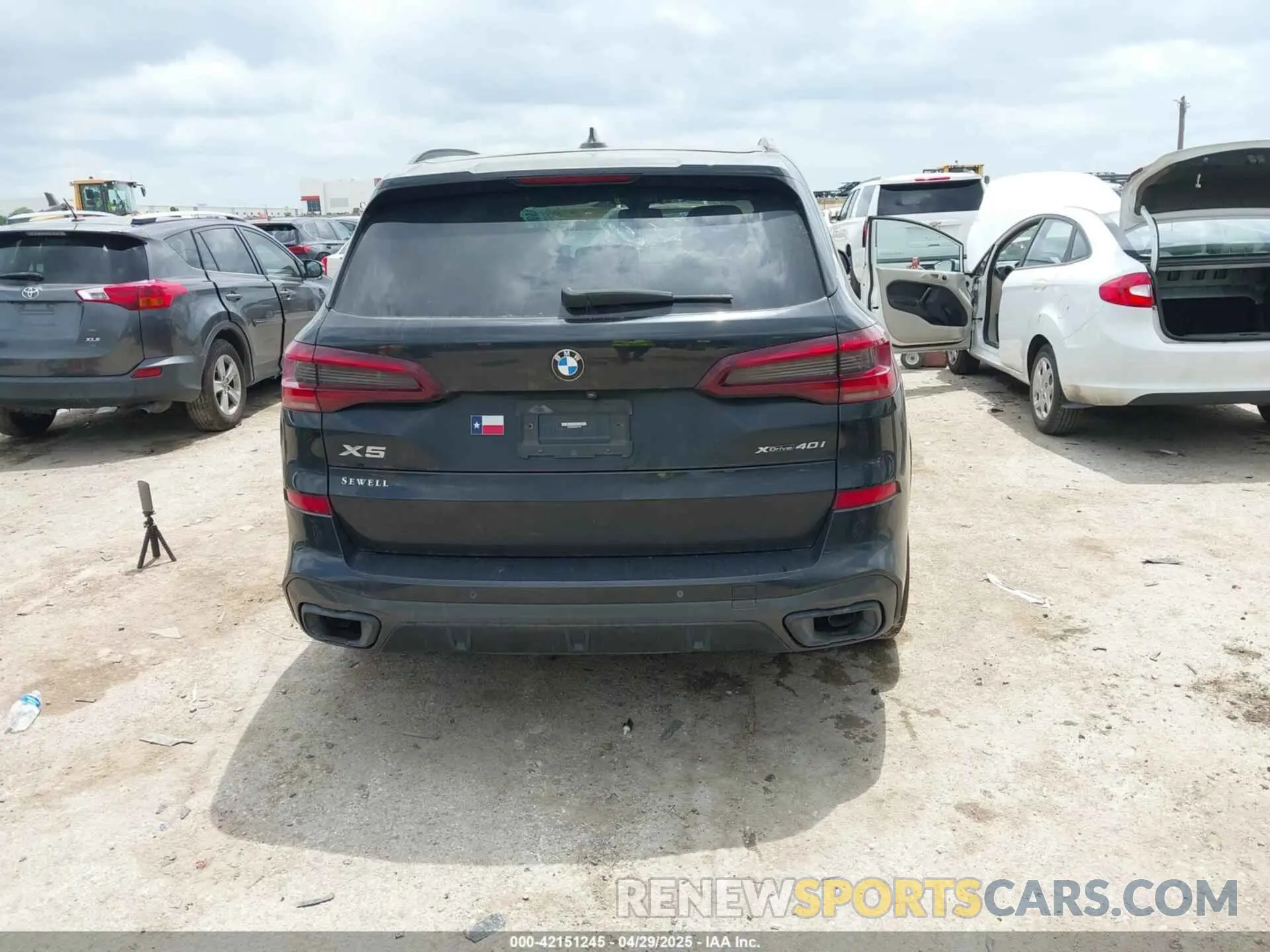 15 Photograph of a damaged car 5UXCR6C06N9K77433 BMW X5 2022