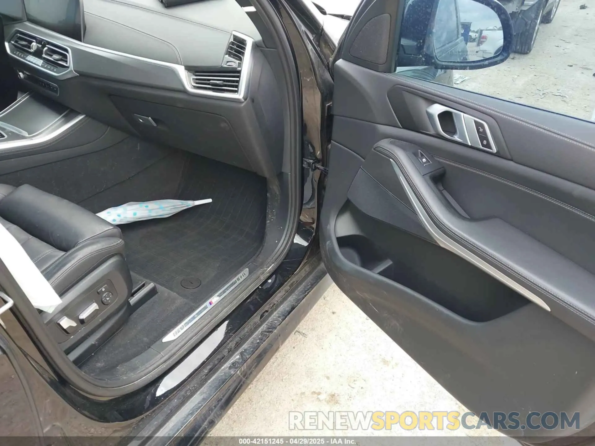 5 Photograph of a damaged car 5UXCR6C06N9K77433 BMW X5 2022